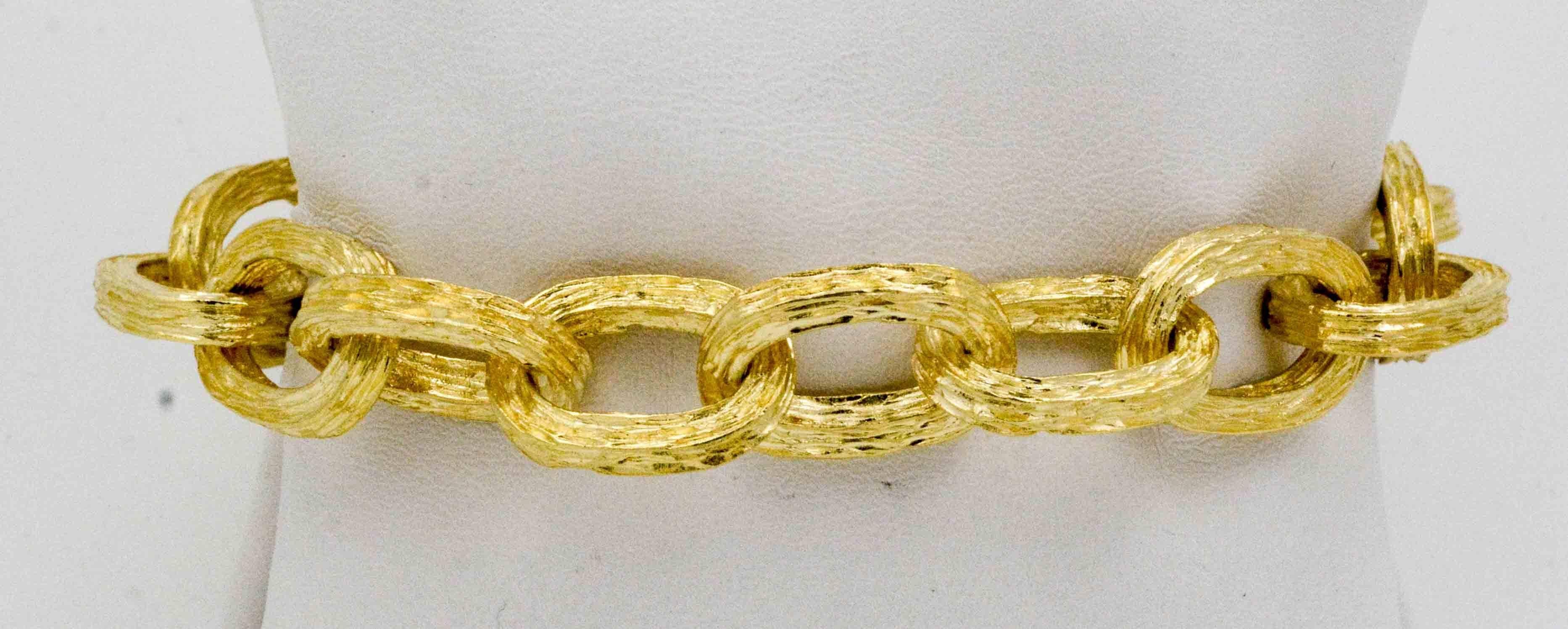 Tiffany & Co. Etched Oval 18 Karat Yellow Gold Link Bracelet 1
