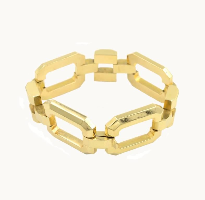 Tiffany & Co. Retro 14 Karat Yellow Gold Link Bracelet, circa 1950s In Excellent Condition For Sale In Los Angeles, CA