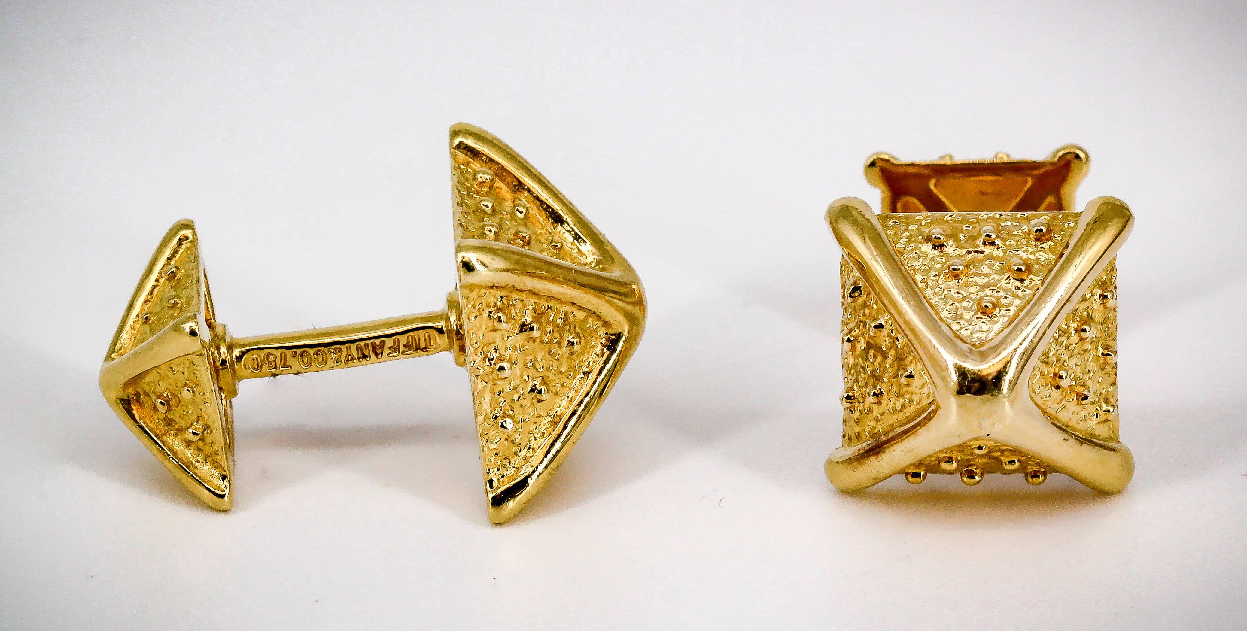 Handsome 18K yellow gold cufflinks by Tiffany & Co. Schlumberger. 

Hallmarks: Tiffany & Co. Schlumberger, 750.