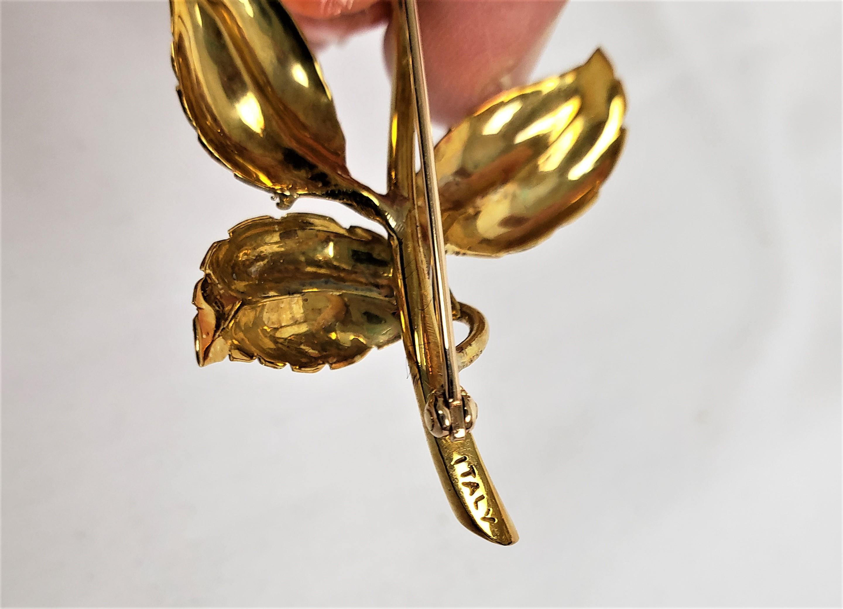 Set Tiffany 18 Karat Gold & geschnitzte Korallenbrosche mit passenden 14 Karat Ohrringen im Angebot 4