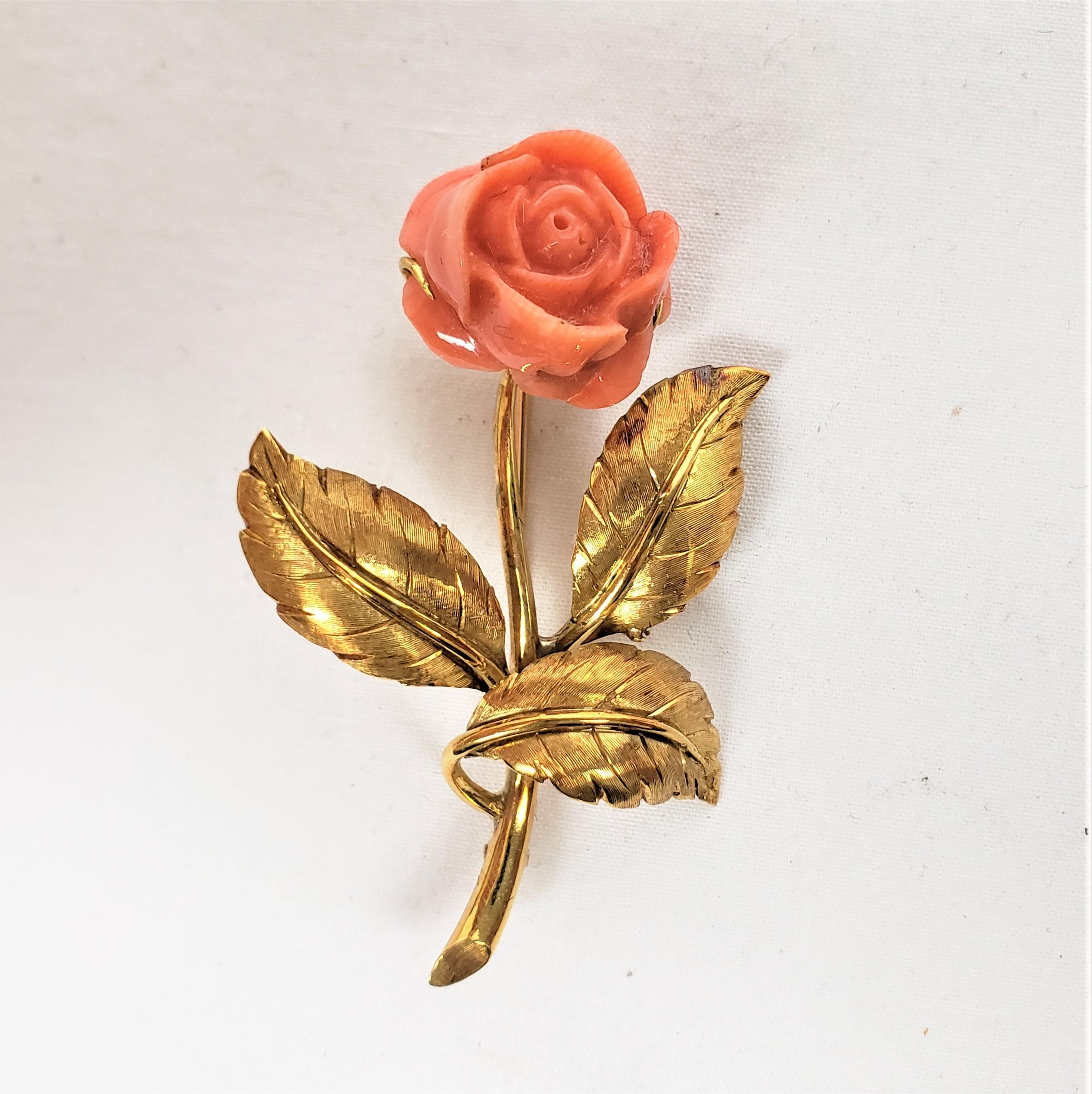 Set Tiffany 18 Karat Gold & geschnitzte Korallenbrosche mit passenden 14 Karat Ohrringen (Handgeschnitzt) im Angebot
