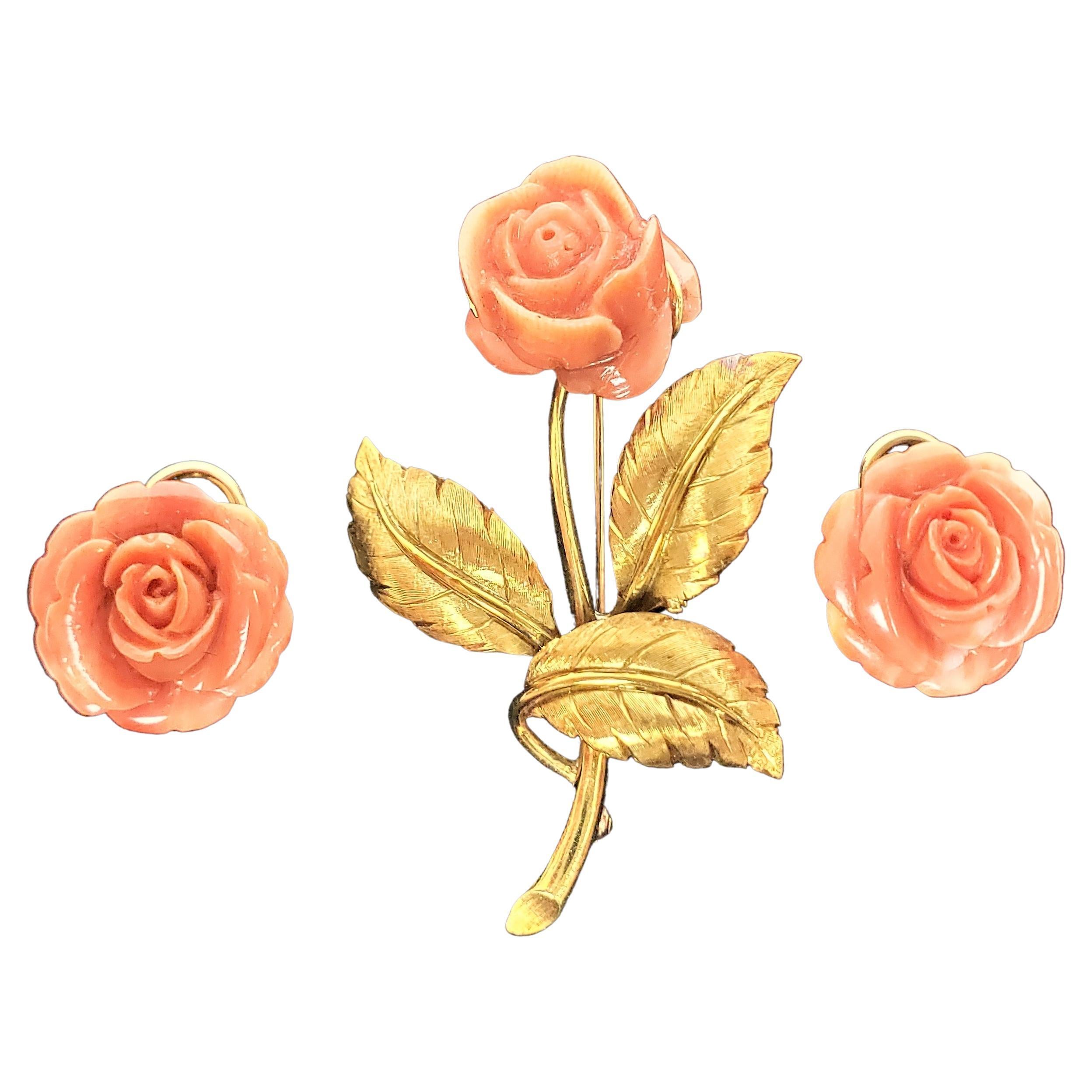 Set Tiffany 18 Karat Gold & geschnitzte Korallenbrosche mit passenden 14 Karat Ohrringen