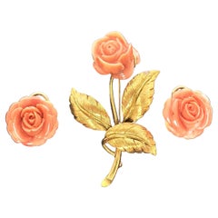 Tiffany Broche en or 18 carats et corail sculpté avec boucles d'oreilles assorties en or 14 carats