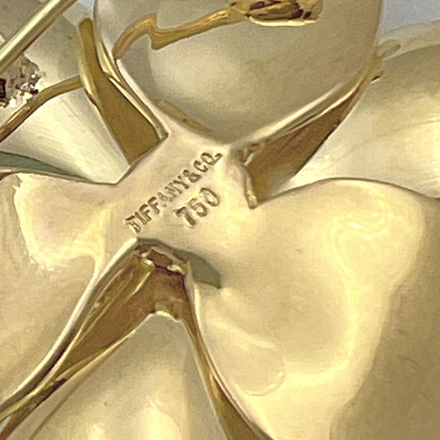 Tiffany 18k Yellow Gold Diamond Dogwood Pendant Brooch In Excellent Condition In Palm Beach, FL