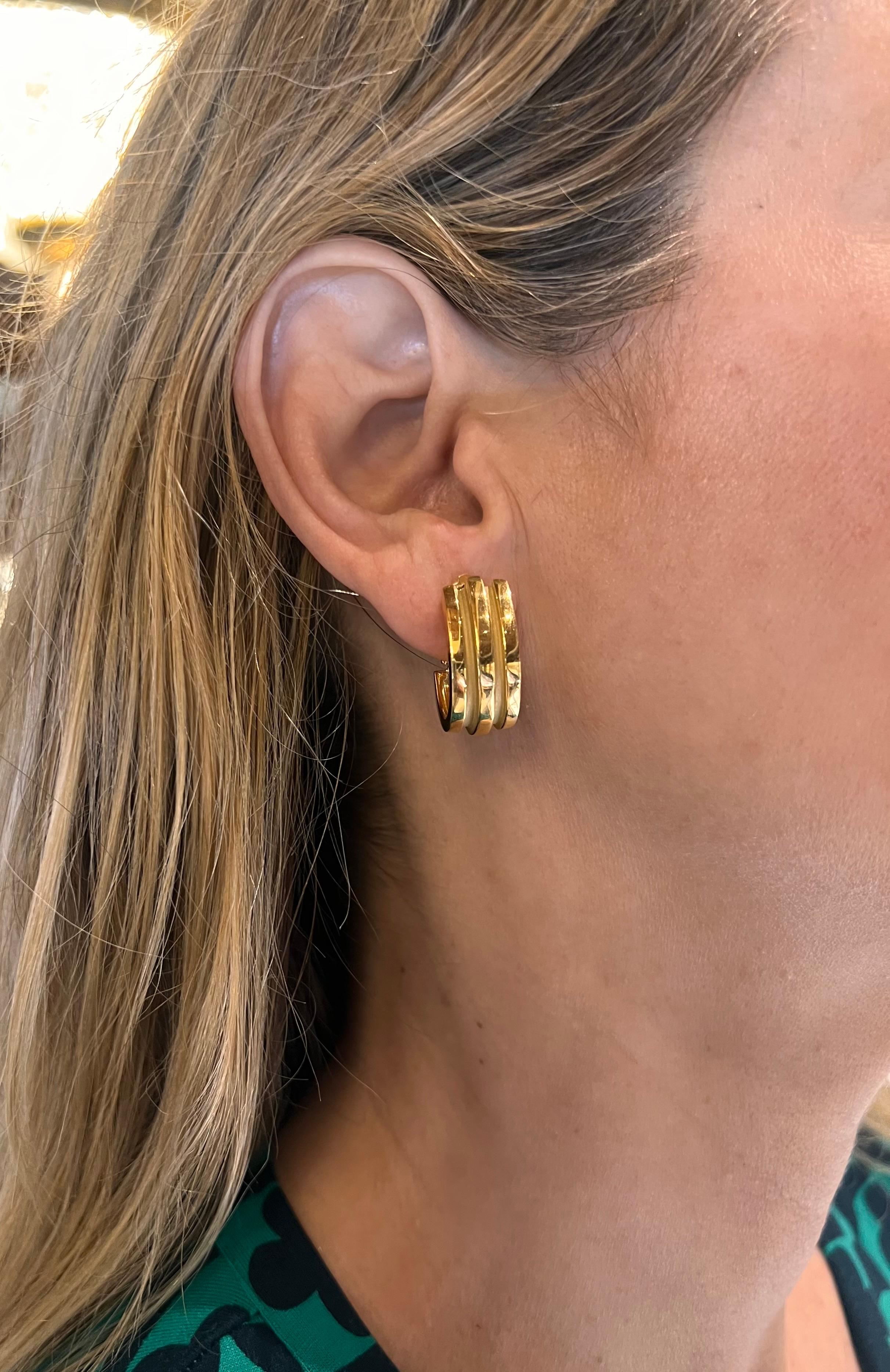 Tiffany 18k Gelbgold gerippte Reifenohrringe im Zustand „Hervorragend“ in Palm Beach, FL