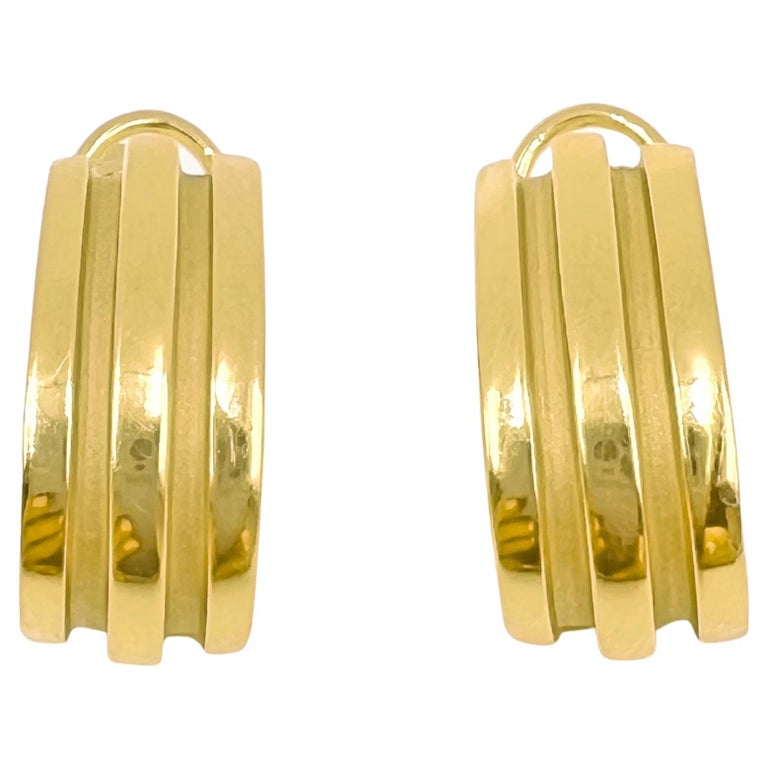 Tiffany 18k Yellow Gold Ribbed Hoop Earrings For Sale at 1stDibs