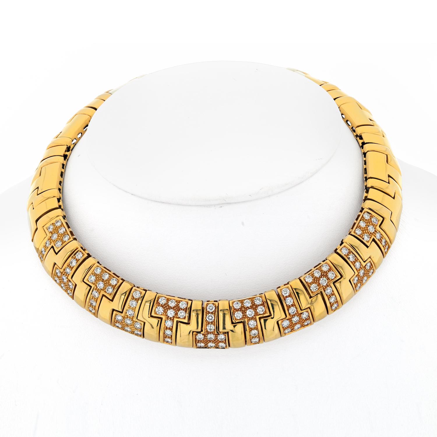 Elevate your jewelry collection with this breathtaking Tiffany & Co. 18-karat yellow gold 'T-True' choker necklace. A masterpiece of design and craftsmanship, this exquisite piece is adorned with an array of ninety-nine round brilliant cut diamonds.
