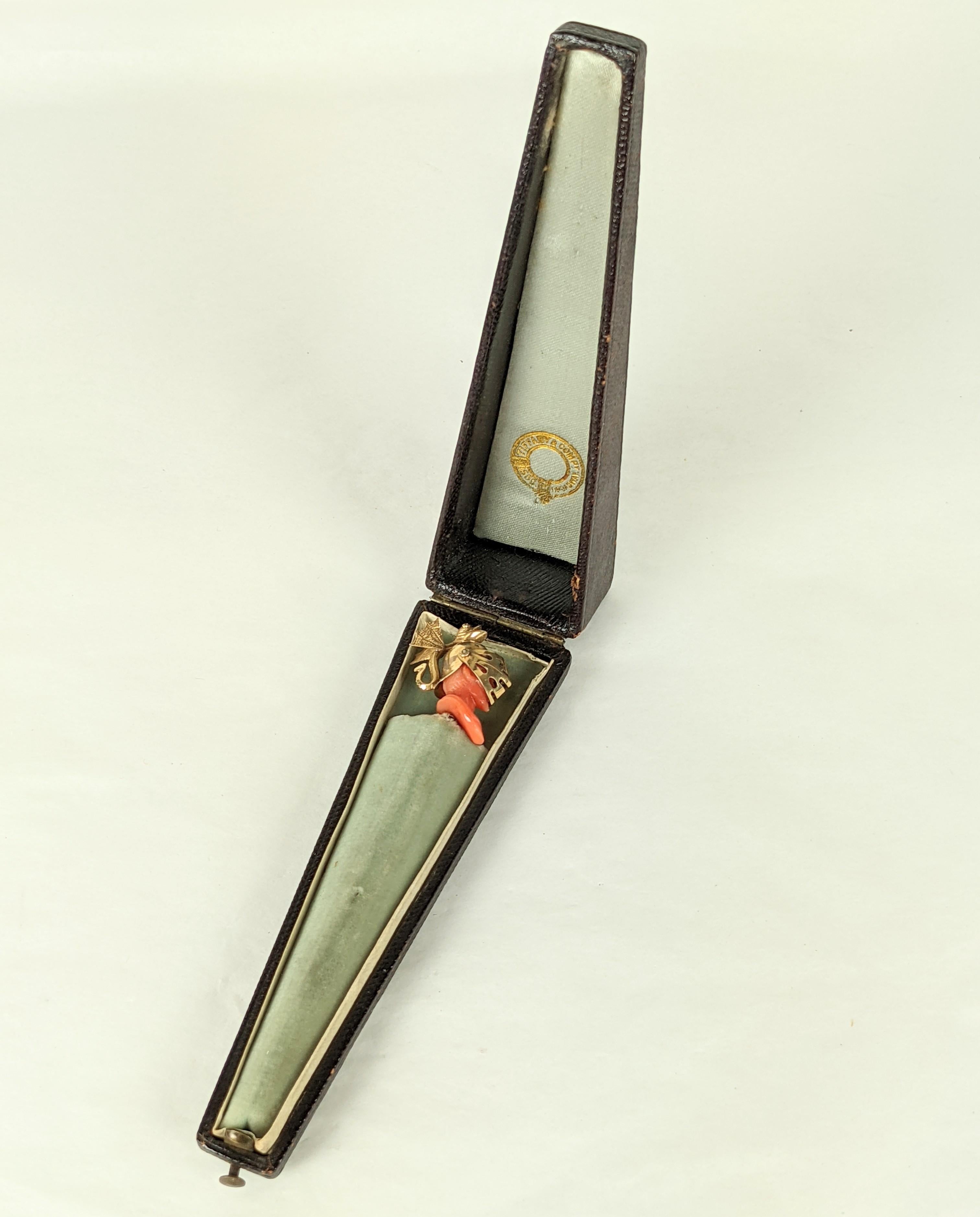 Épingle à cravate guerrier en corail sculpté Tiffany & Co. du 19ème siècle, boîte d'origine en vente 6