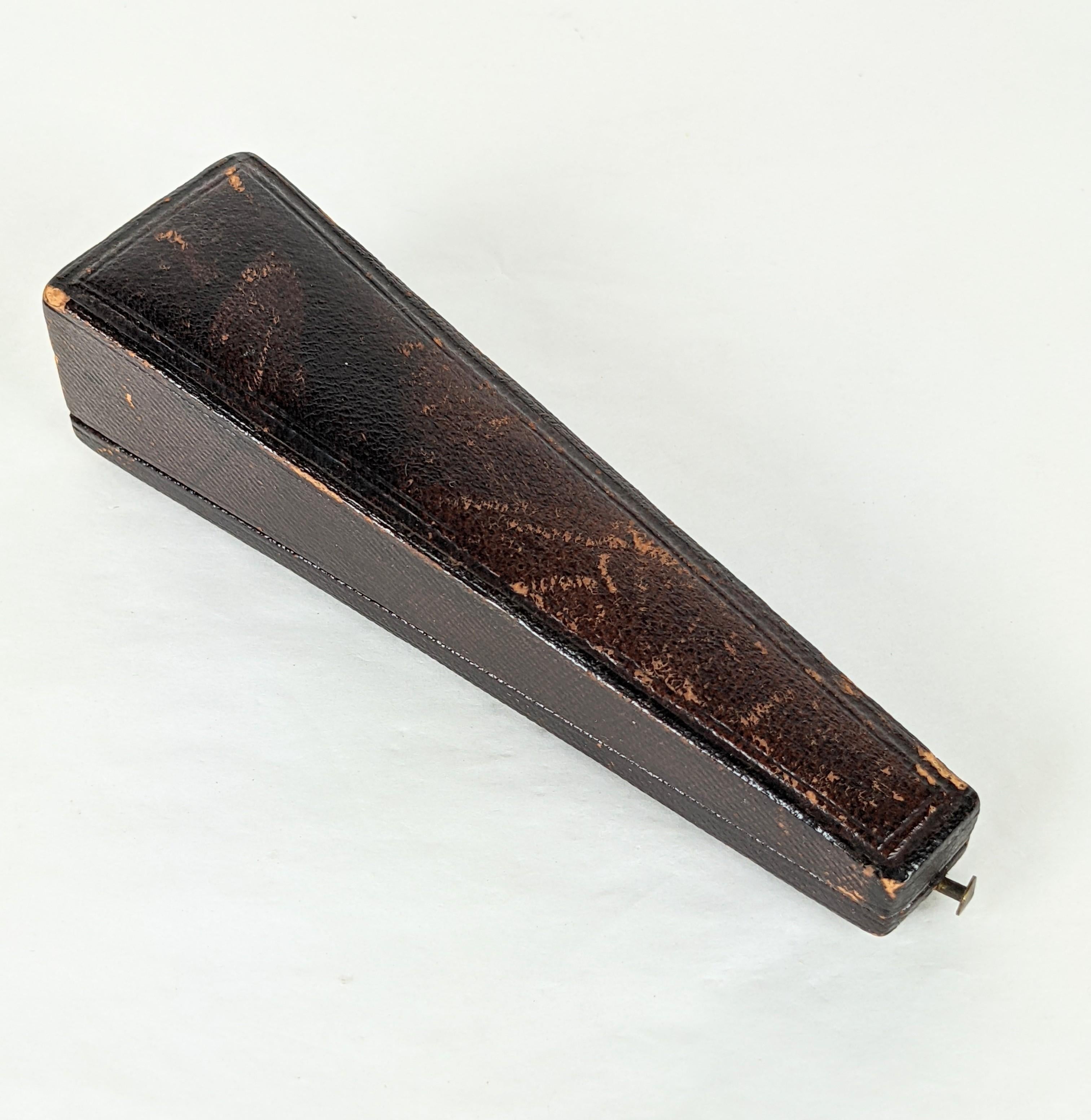 Épingle à cravate guerrier en corail sculpté Tiffany & Co. du 19ème siècle, boîte d'origine en vente 14