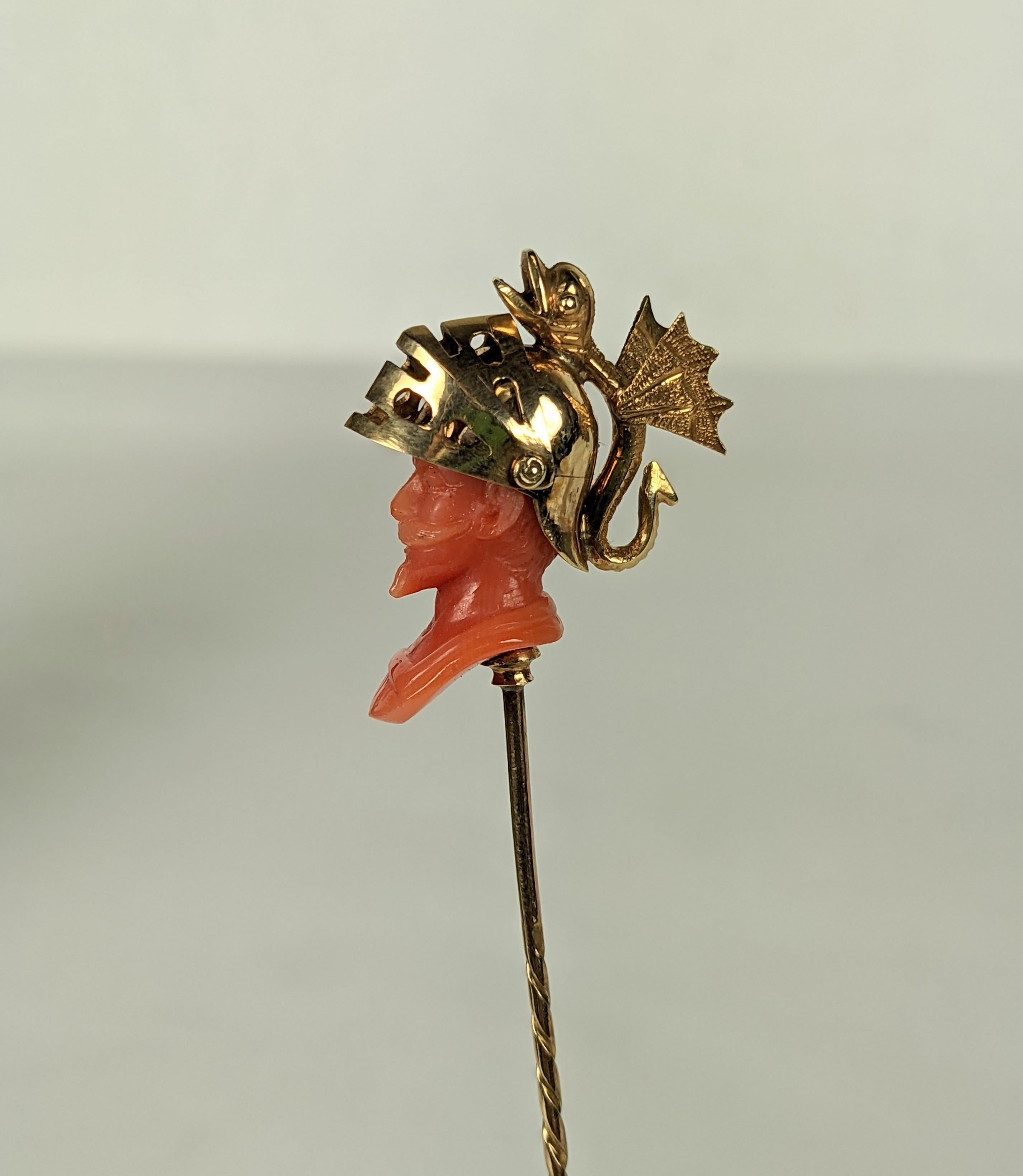 Non taillé Épingle à cravate guerrier en corail sculpté Tiffany & Co. du 19ème siècle, boîte d'origine en vente