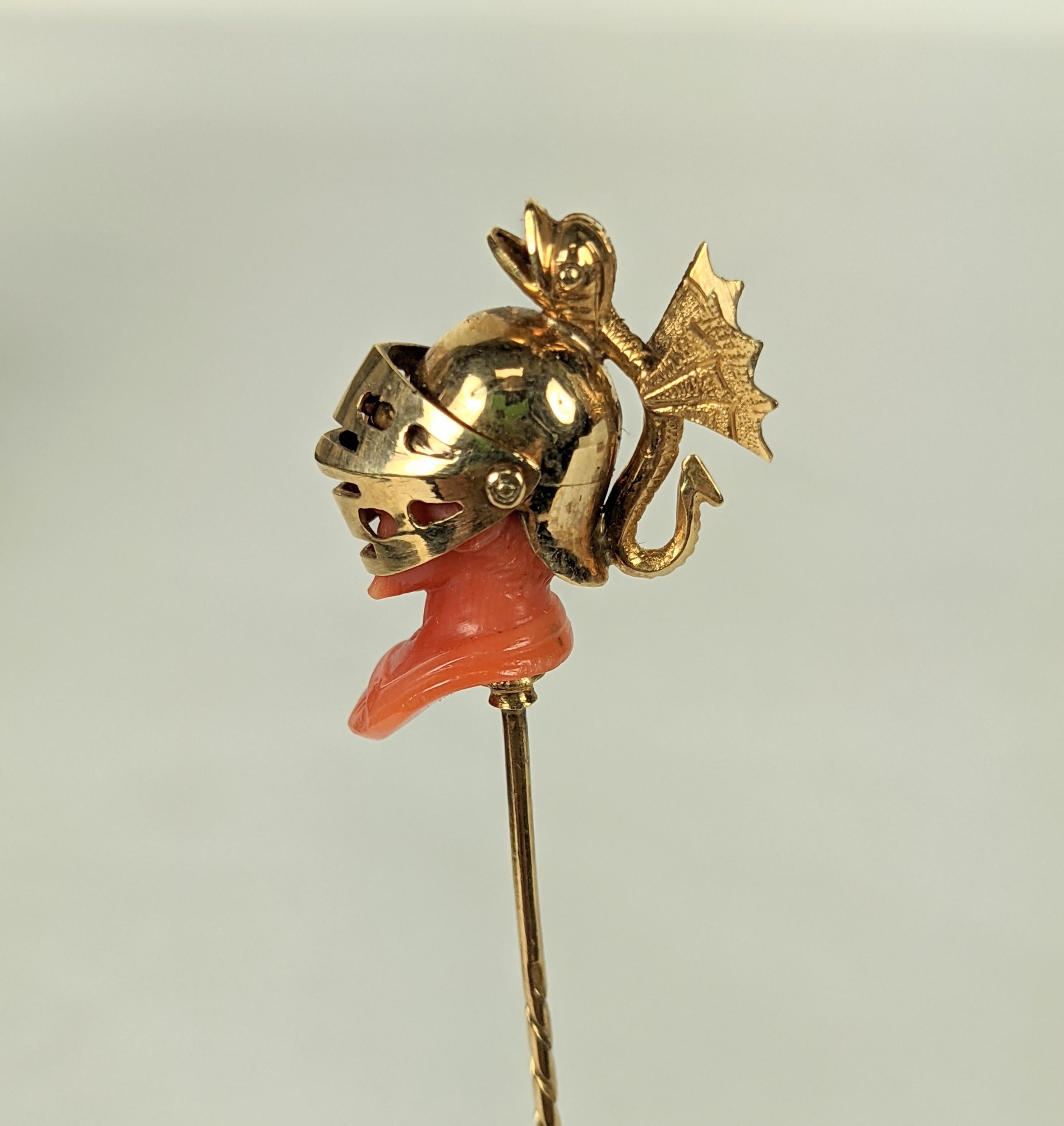 Épingle à cravate guerrier en corail sculpté Tiffany & Co. du 19ème siècle, boîte d'origine en vente 3