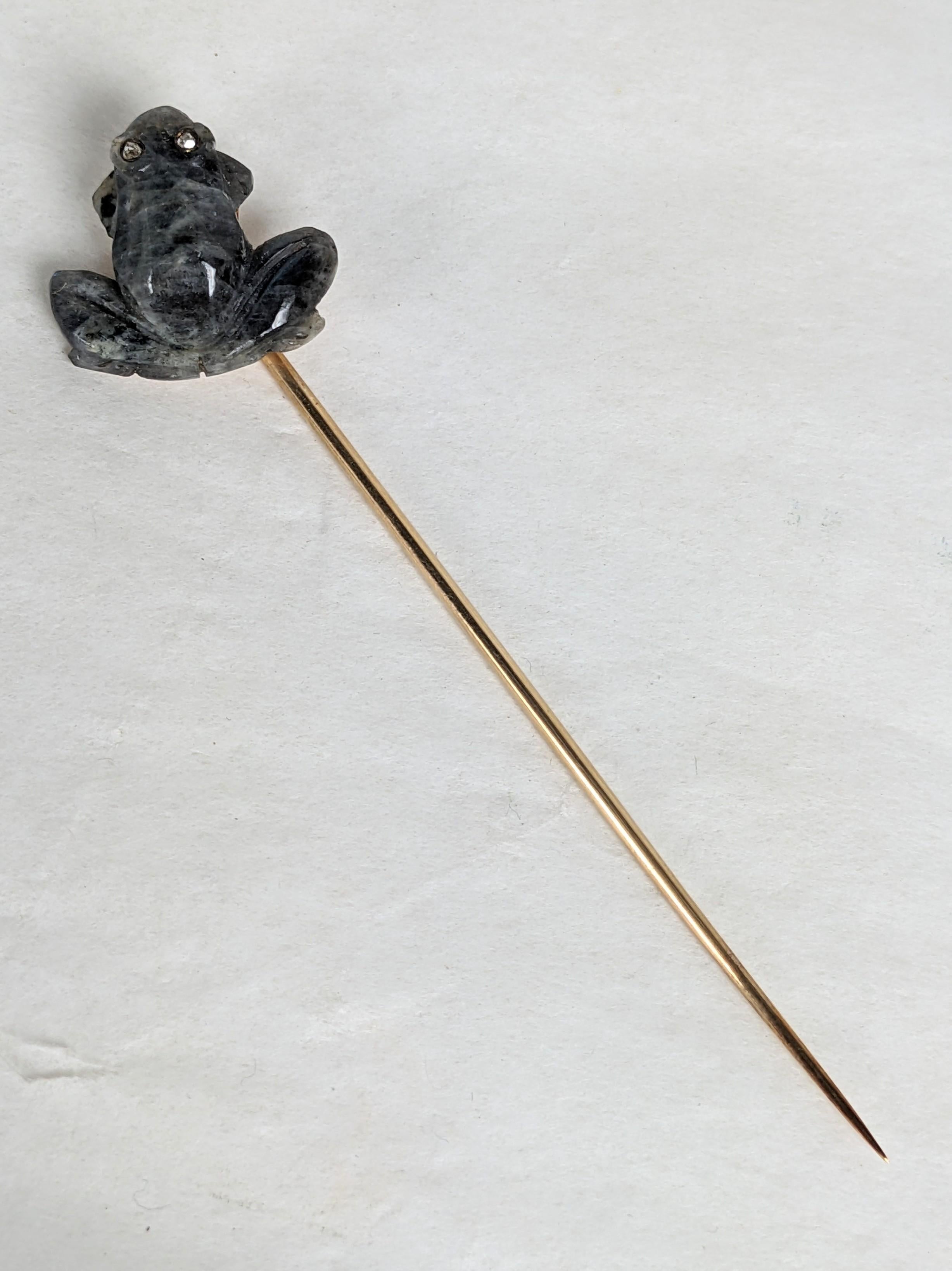 Apogée victorien Tiffany, épingle à bâton grenouille en labradorite sculptée du 19e siècle en vente