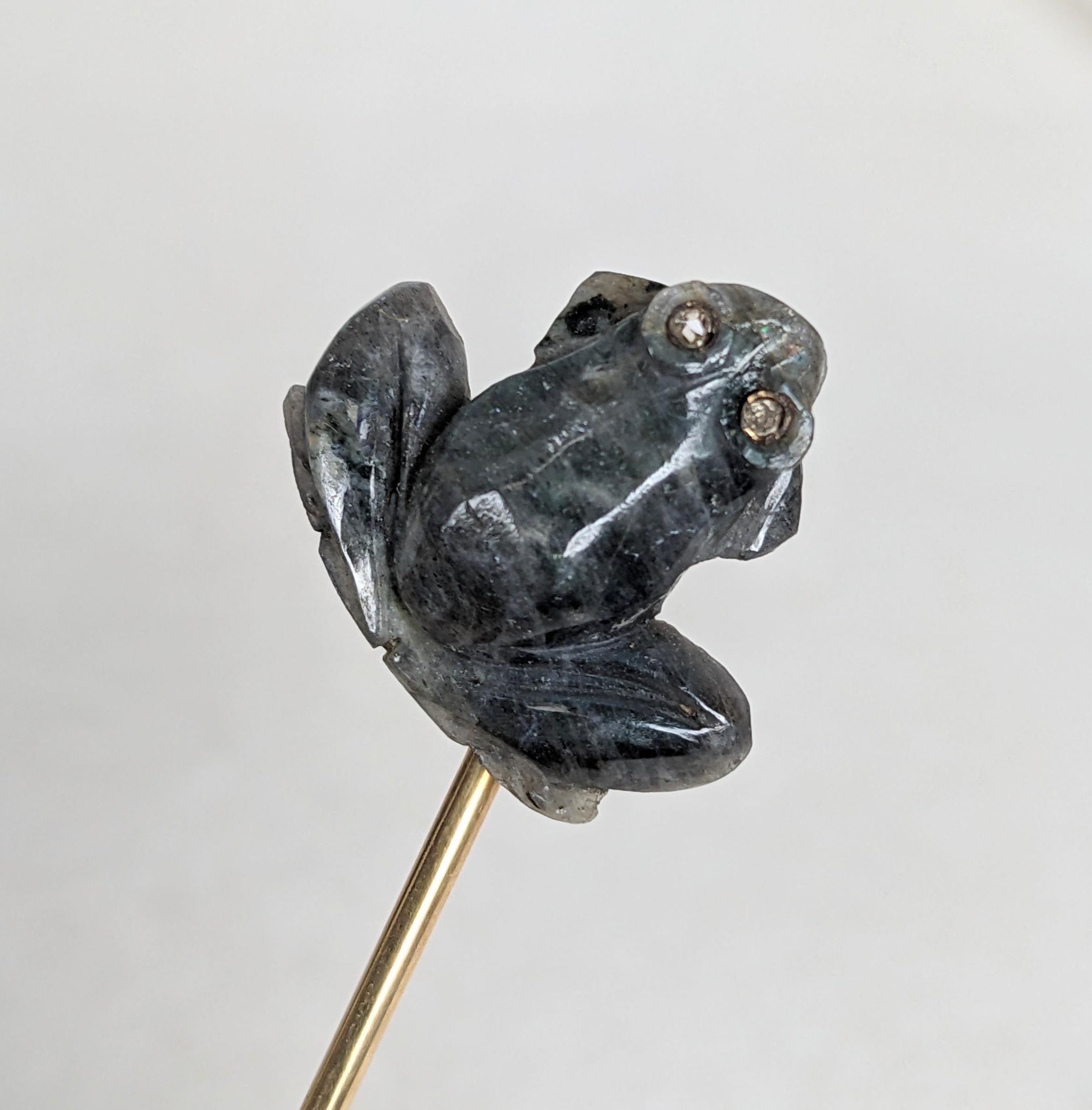 Tiffany, épingle à bâton grenouille en labradorite sculptée du 19e siècle Excellent état - En vente à Riverdale, NY
