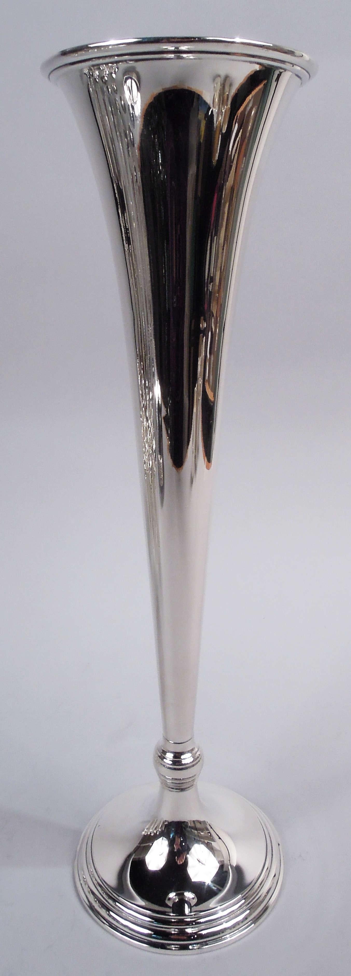 Art Deco sterling silver trumpet vase. Made by Tiffany & Co. in New York, ca 1915. Tall and narrow cone with flared rim and ribbed base knop on round and stepped foot. Fully marked including maker’s stamp, pattern no. 18870 (first produced in 1915),