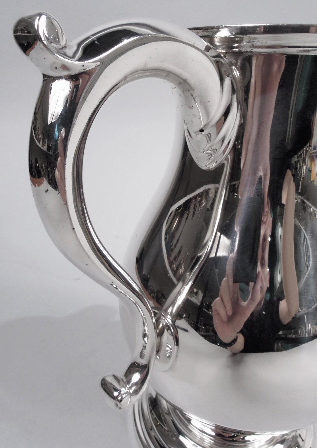 XX secolo Brocca d'acqua in argento Tiffany in stile coloniale americano in vendita