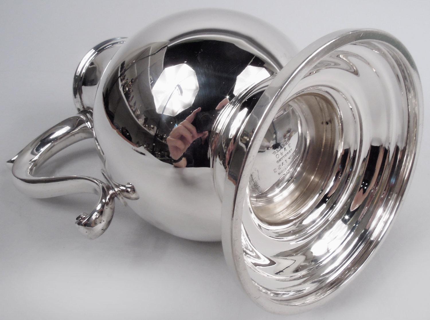 Brocca d'acqua in argento Tiffany in stile coloniale americano in vendita 1