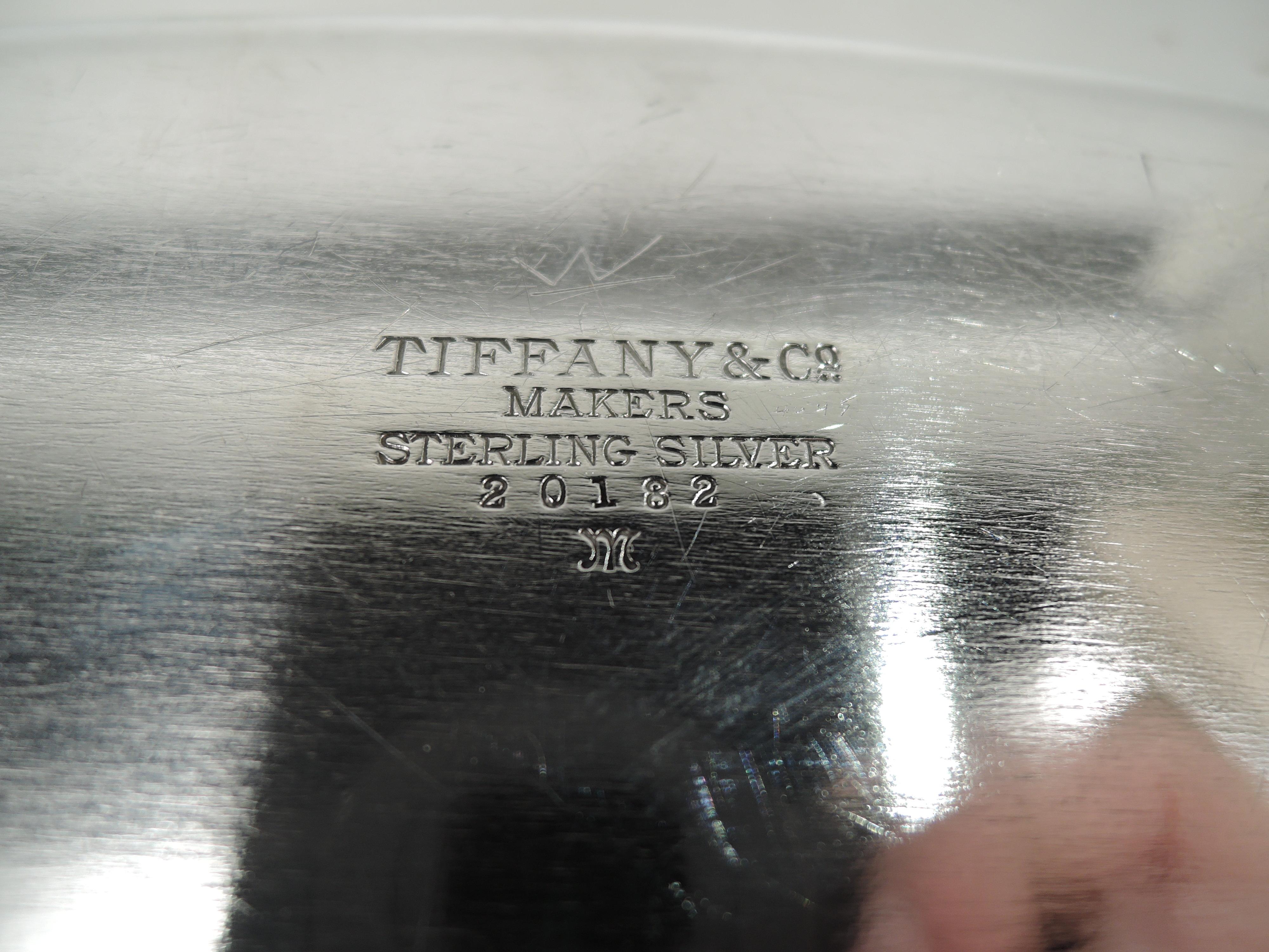 Tiffany American Large and Modern Sterling Silver Oval Serving Tray In Good Condition For Sale In New York, NY