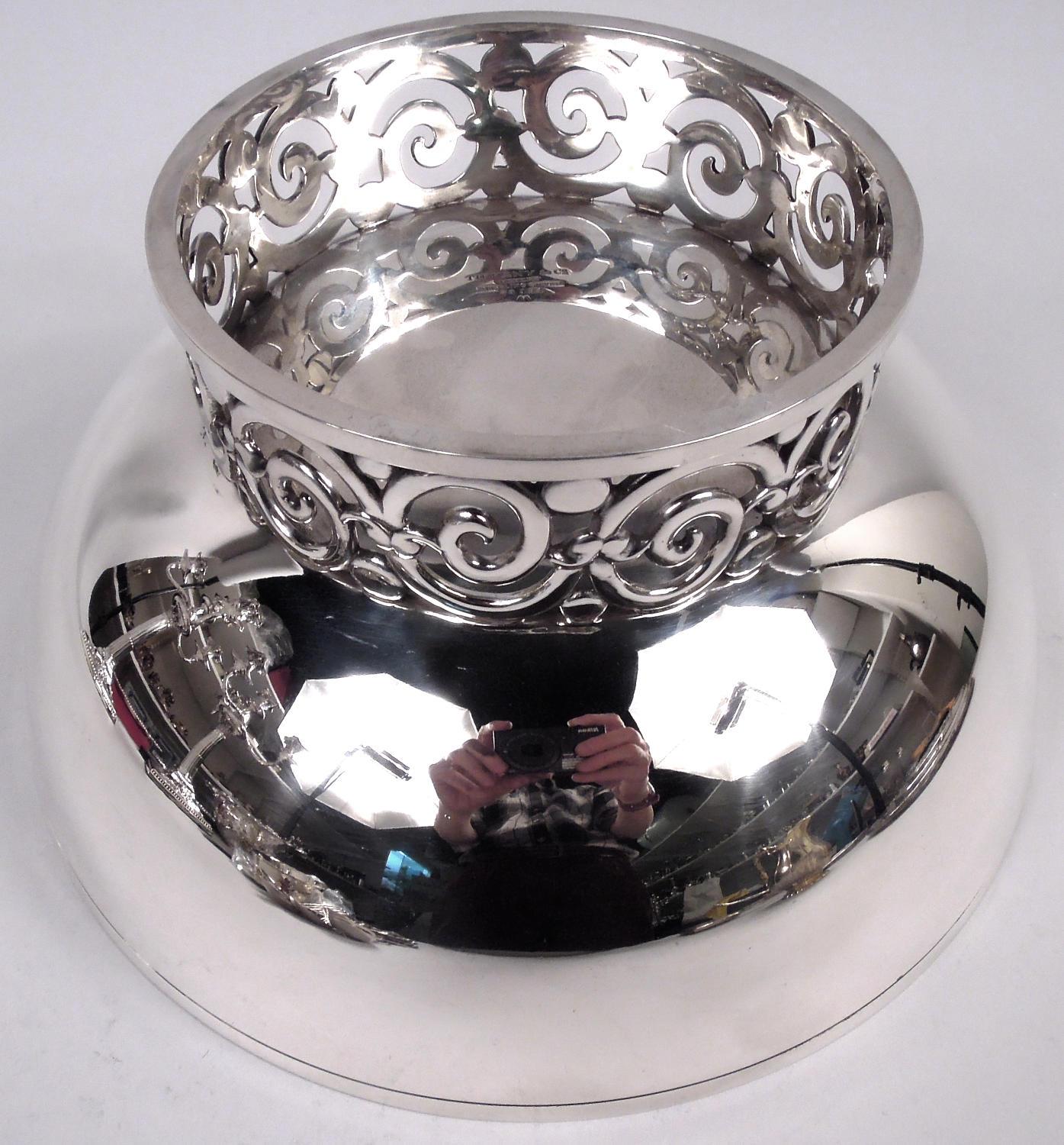 Tiffany American Modern Classical Sterling Silver Bowl In Good Condition For Sale In New York, NY