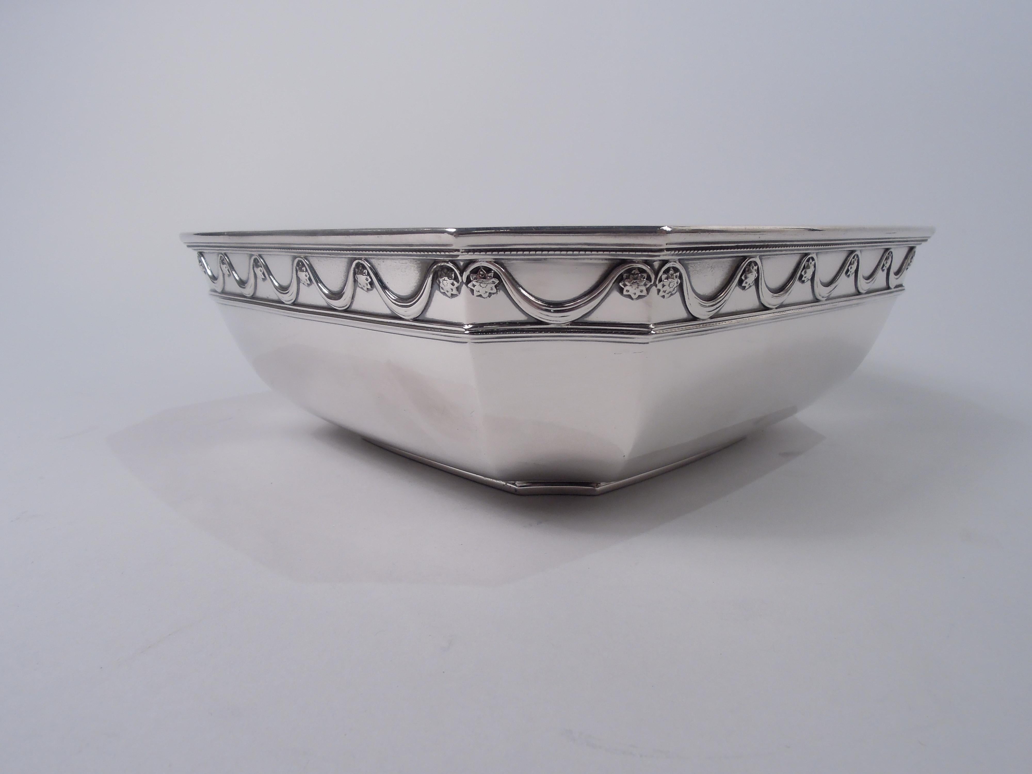 Art déco Tiffany American Modern Classical Sterling Silver Square Bowl (bol carré en argent sterling) en vente