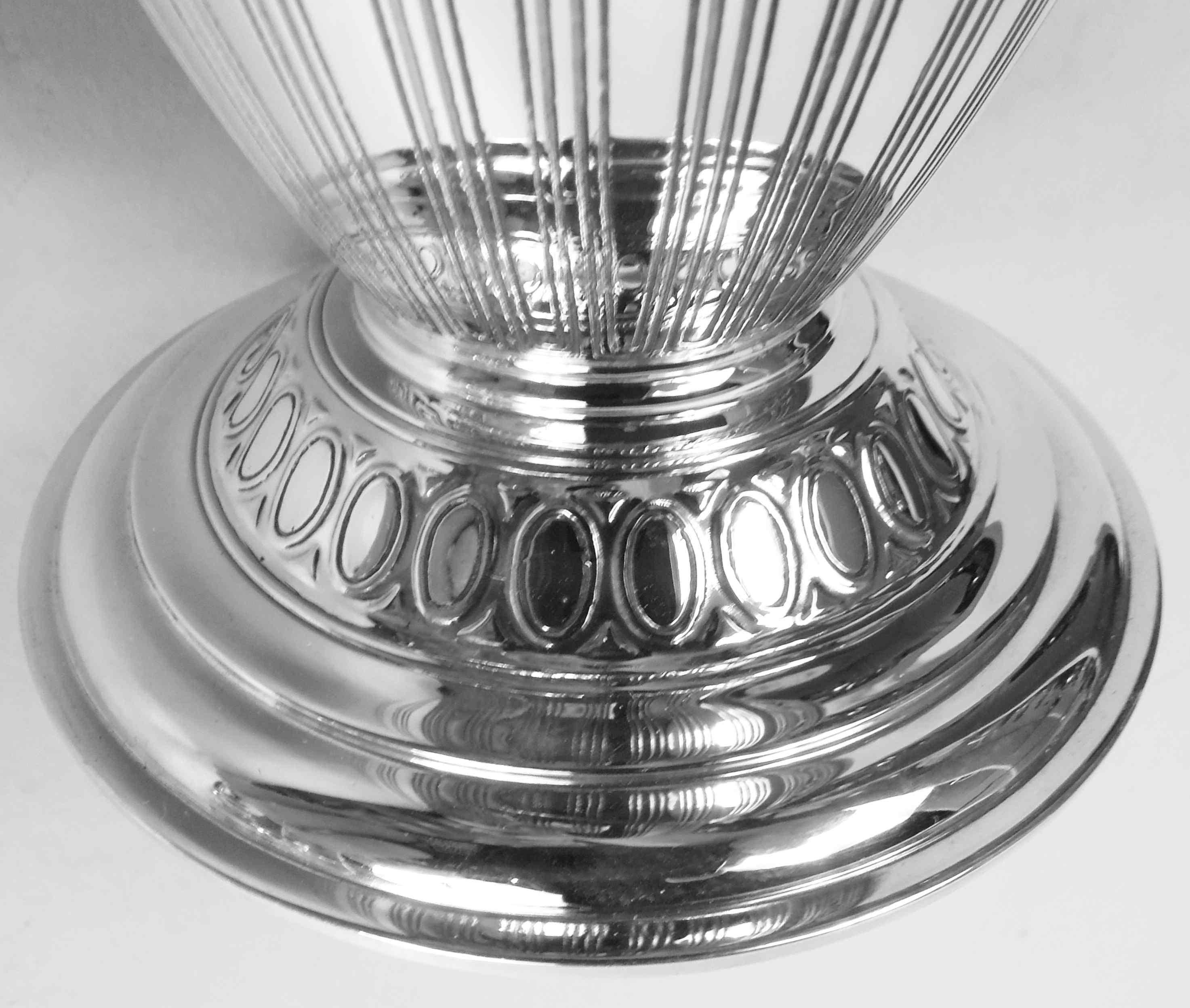 20ième siècle Vase en argent sterling de Tiffany, The Modern Modernity Classical   en vente