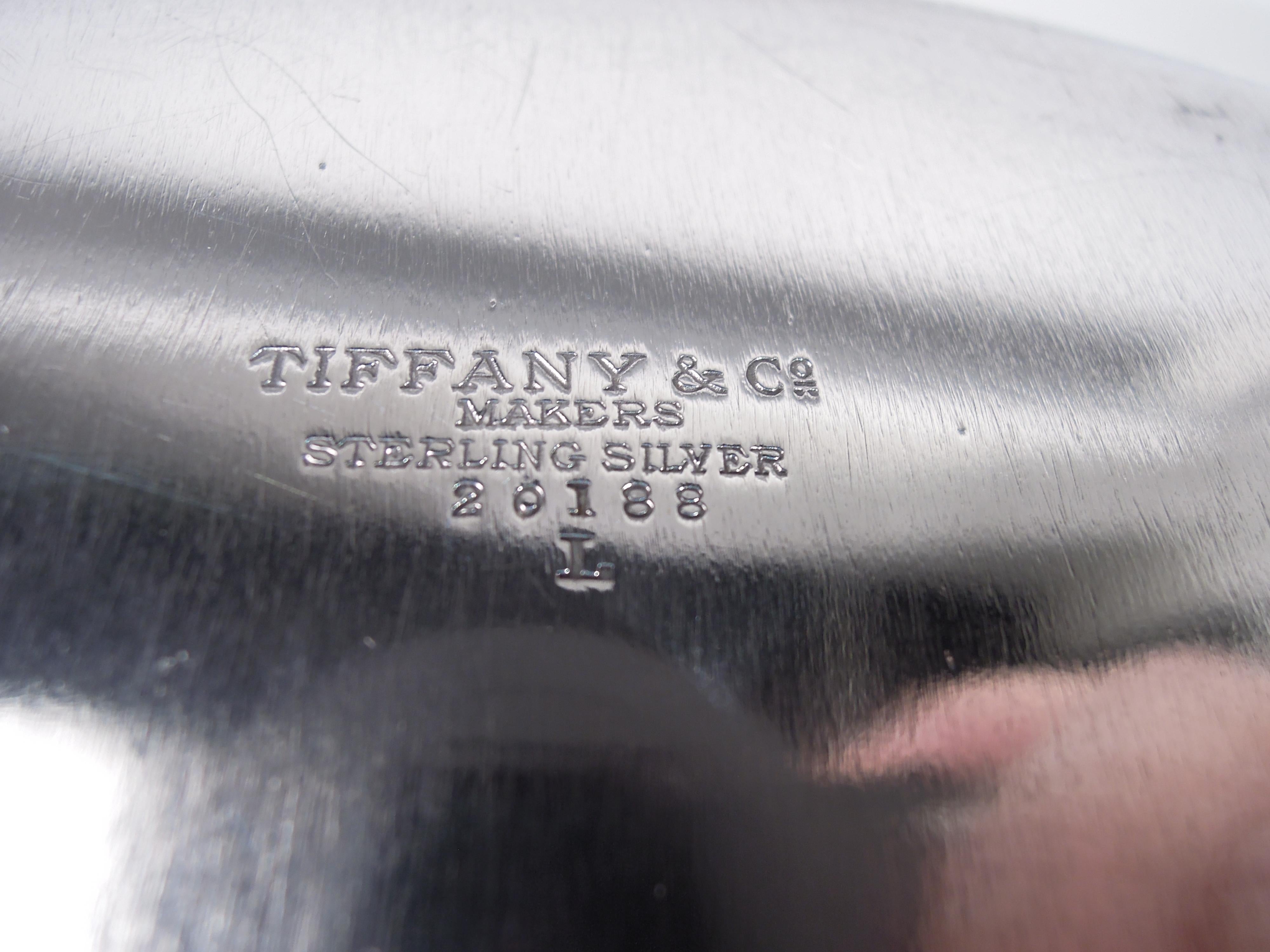 Tiffany Amerikanisches modernes tiefes und schweres 13-Zoll-Tablett aus Sterlingsilber (amerikanisch) im Angebot