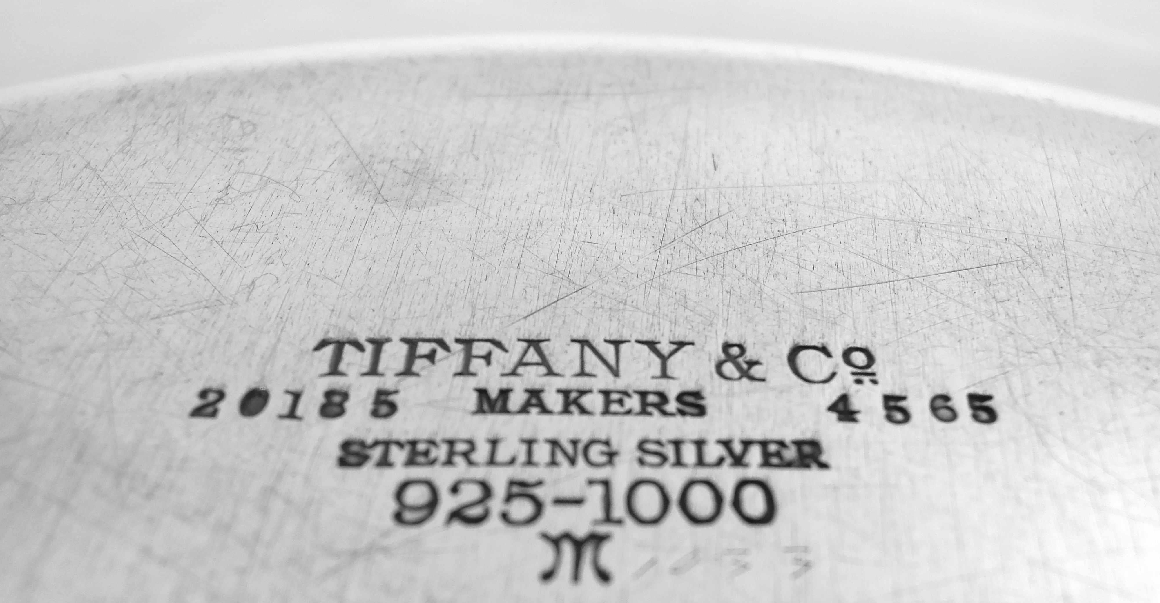 Tiffany American Modern Sterling Silber tief 10-Zoll-Tablett (20. Jahrhundert) im Angebot