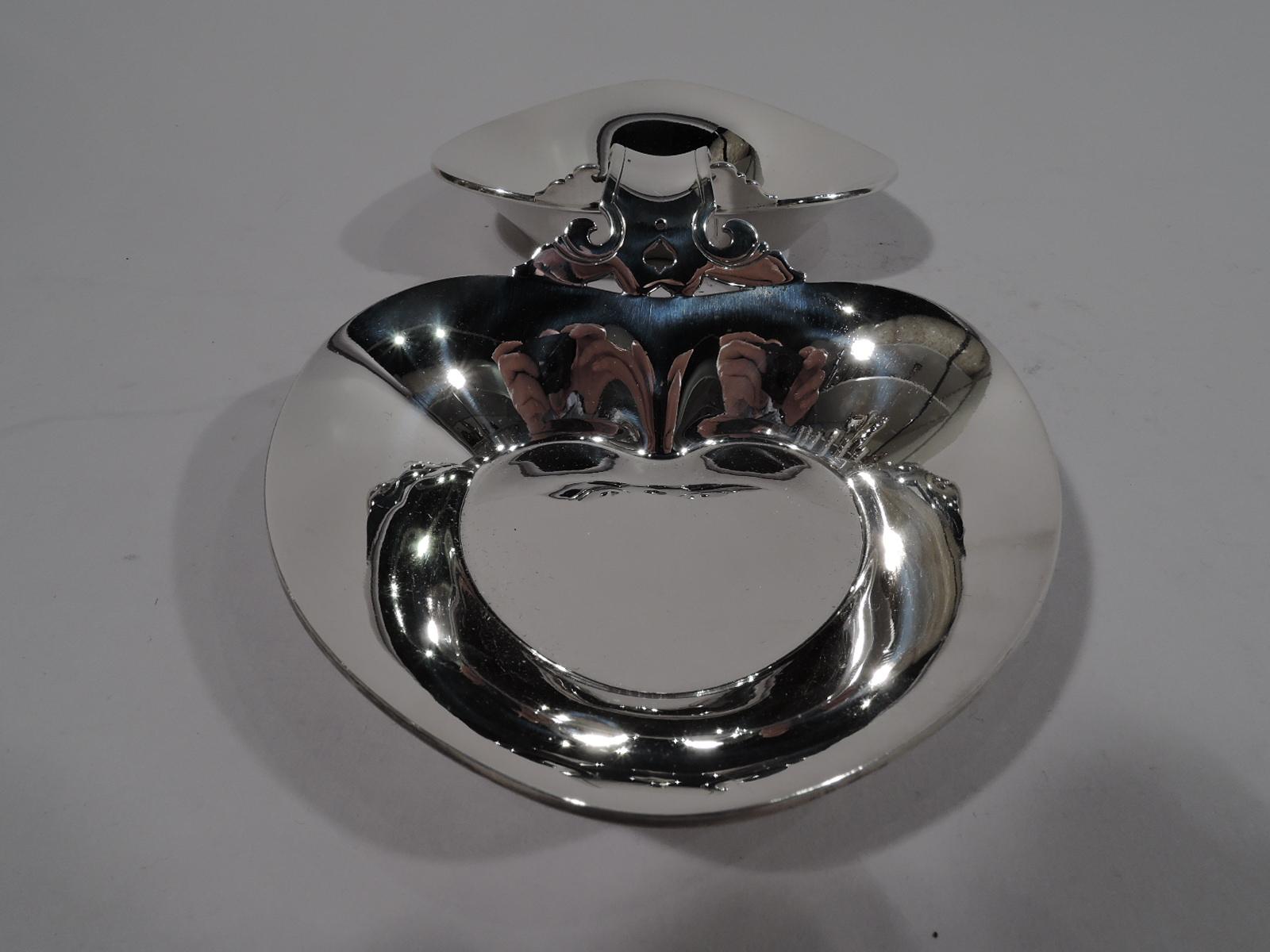 Art Deco sterling silver double bowl. Made by Tiffany & Co. in New York, circa 1910. Two separate hearts joined by a narrow bridge. The perfect valentine’s day gift for the modern romantic. Fully marked including pattern no. 17796A (first produced