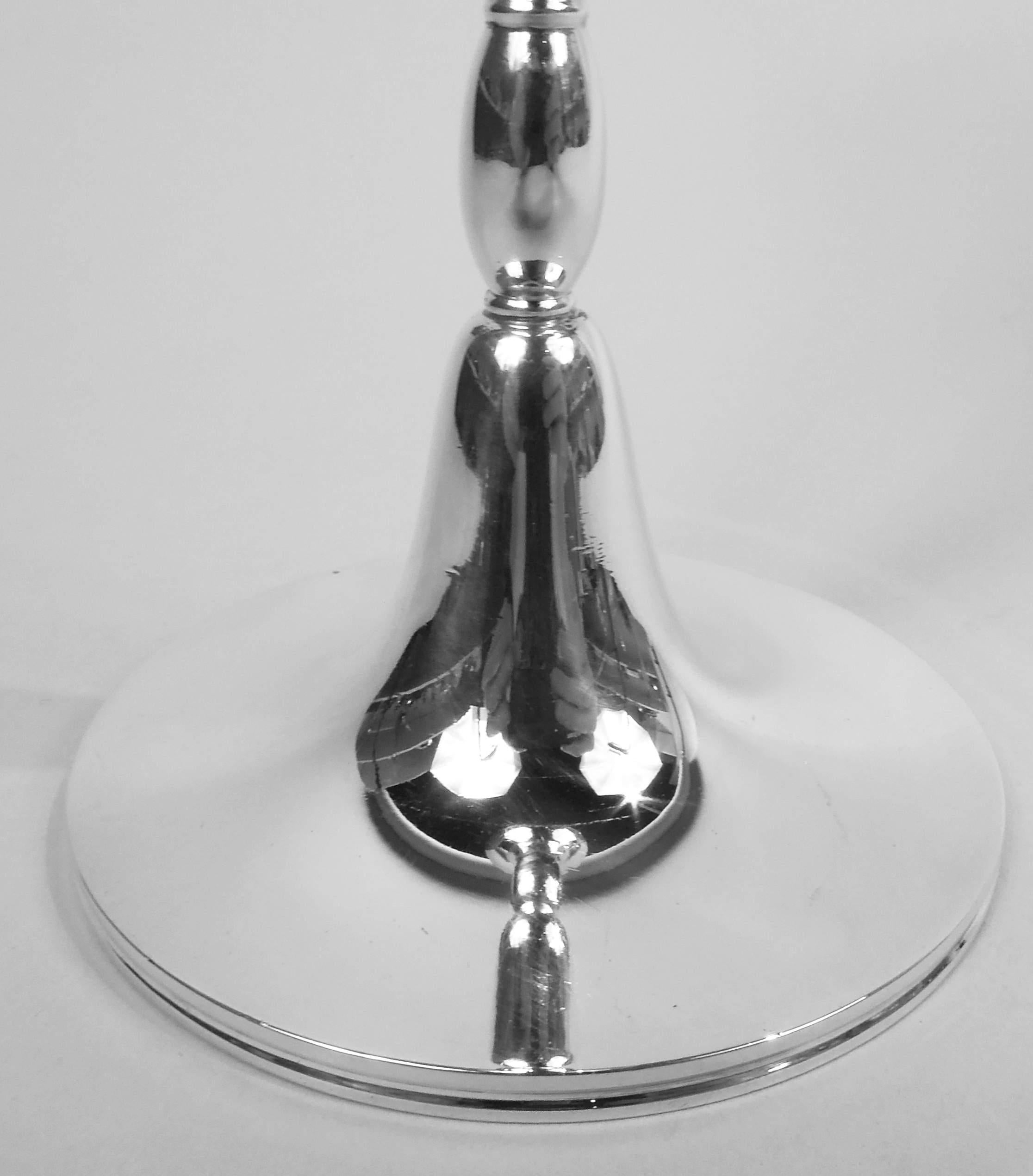Moderne Vase moderne américain en argent sterling Tiffany en vente