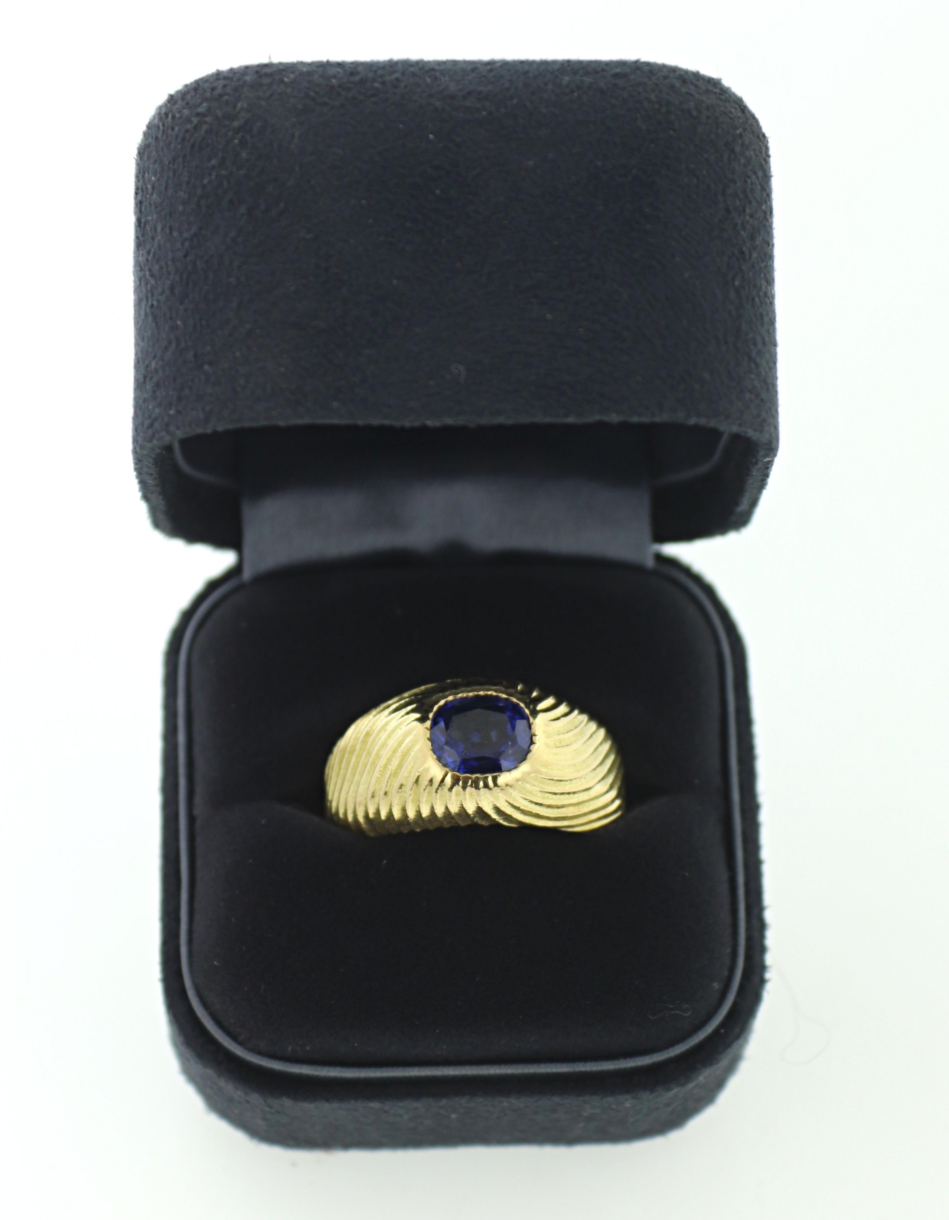 Oval Cut Tiffany & Co. Schlumberger GIA Certified Sri Lankan Oval Blue Sapphire, 18k For Sale