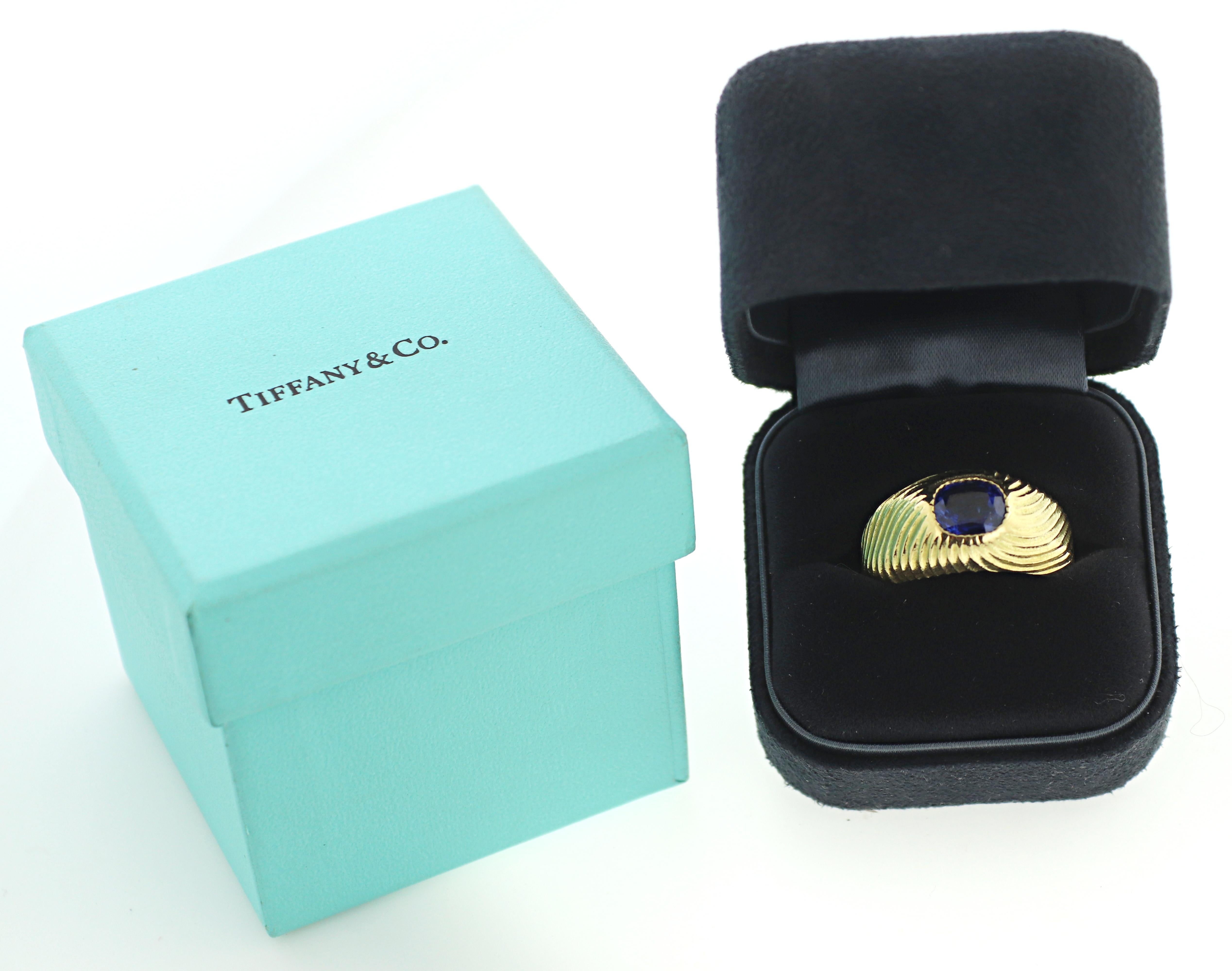 Tiffany & Co. Schlumberger GIA Certified Sri Lankan Oval Blue Sapphire, 18k In Excellent Condition For Sale In Pleasant Hill, CA