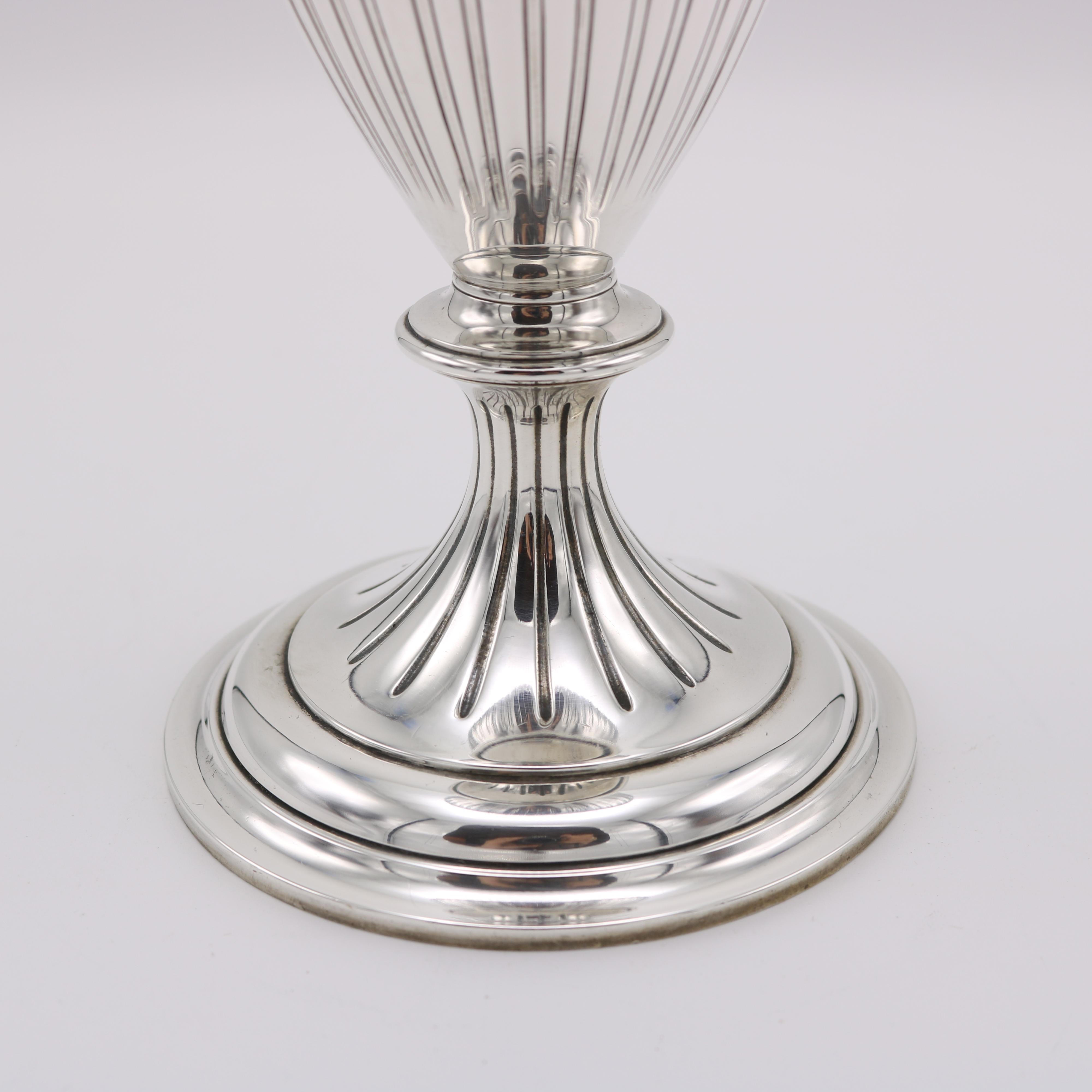 Vaso Tiffany Amphora Sterling Silver USA, 1907 In condizioni buone in vendita a New York, NY