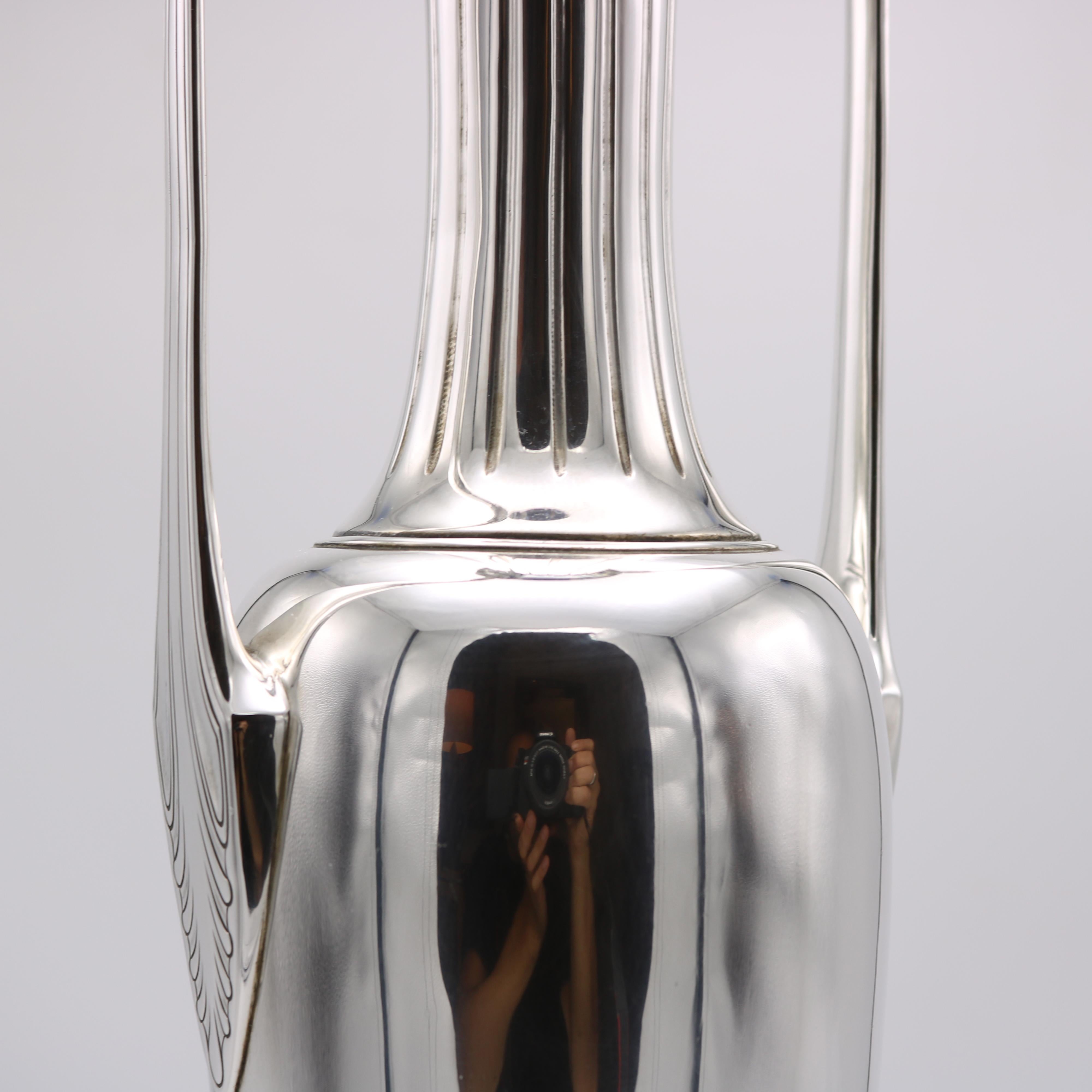Inizio XX secolo Vaso Tiffany Amphora Sterling Silver USA, 1907 in vendita