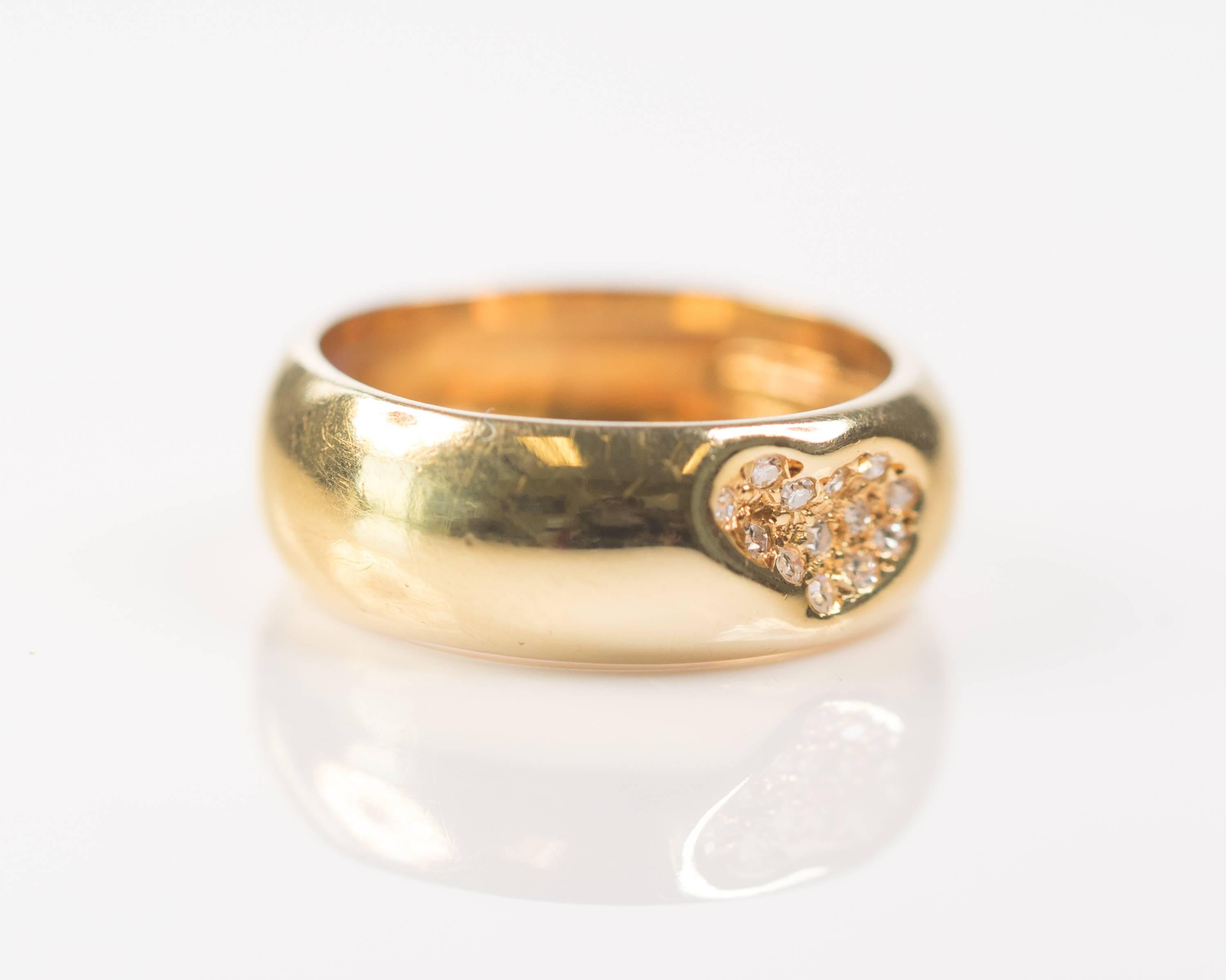 Modern Tiffany and Co. 0.15 Carat Diamond and 18 Karat Yellow Gold Heart Ring For Sale