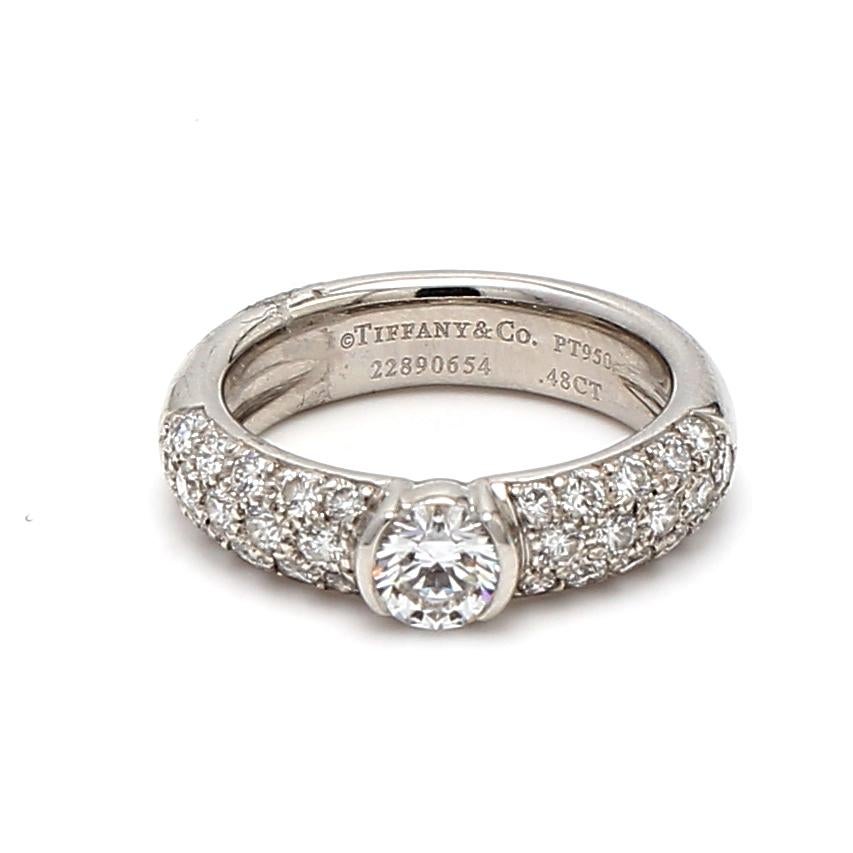 Diseñador:
Tiffany & Co.
Título:
Anillo de compromiso de platino con diamantes H-VVS2 de 0,48 quilates Tiffany and Co.
Estilo:
Compromiso
Metal:
Platino
Gema 1:
Diamante de 0,48 quilates
Número de piedras:
1
Color:
H
Claridad:
VVS2
Forma:
Brillante
