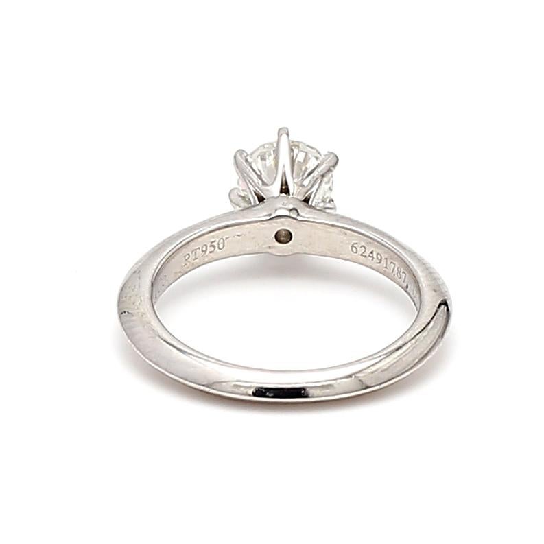 Verlobungsring aus Platin mit 0.60 Karat rundem Brillanten von Tiffany und Co im Angebot 1