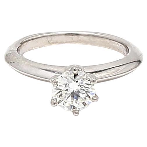 Verlobungsring aus Platin mit 0.60 Karat rundem Brillanten von Tiffany und Co im Angebot