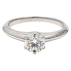 Verlobungsring aus Platin mit 0.77 Karat rundem Brillanten von Tiffany und Co