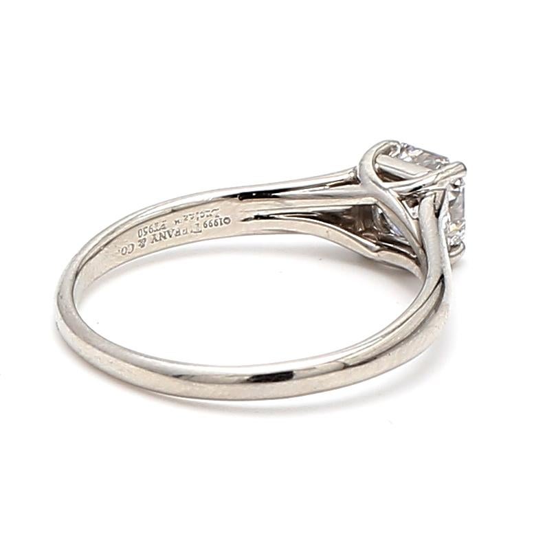 Tiffany and Co, bague de fiançailles en platine avec diamant taille radiant E-VVS2 de 0,92 carat Pour femmes en vente