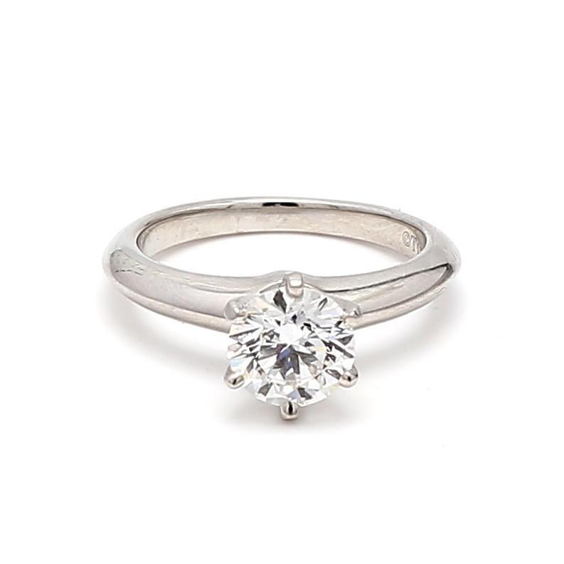 Designer :
Tiffany and Co.
Titre :
Tiffany and Co, bague de fiançailles en platine avec diamant E-VS1 de 1,04 carat
Le style :
Engagement
Métal :
Platine
Pierre précieuse 1 :
Diamant de 1,04 carat
Nombre de pierres :
1
Couleur :
E
La clarté
