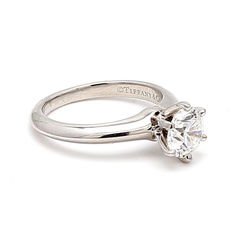 Taille brillant Tiffany and Co, bague de fiançailles en platine avec diamant E-VS1 de 1,04 carat en vente