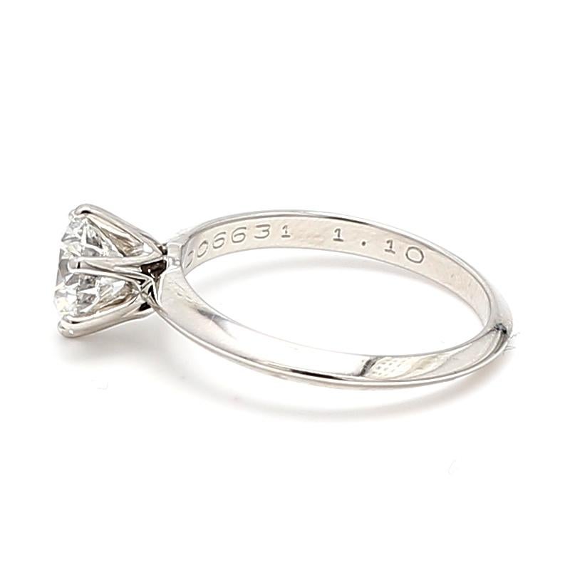 Tiffany & Co. Anello di fidanzamento in platino con diamante tondo brillante da 1.10 carati in vendita 2