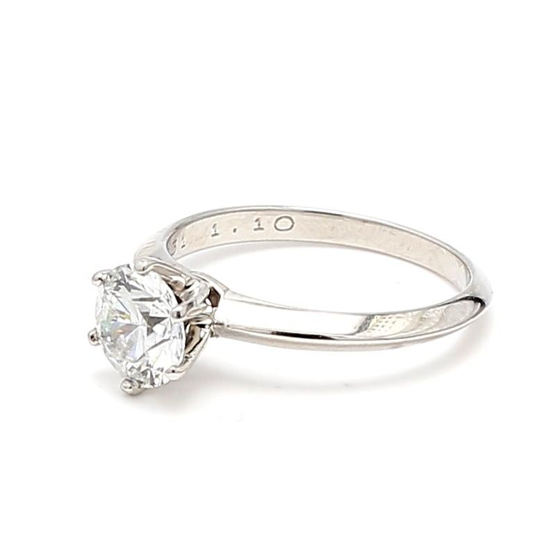 Tiffany & Co. Anello di fidanzamento in platino con diamante tondo brillante da 1.10 carati in vendita 3