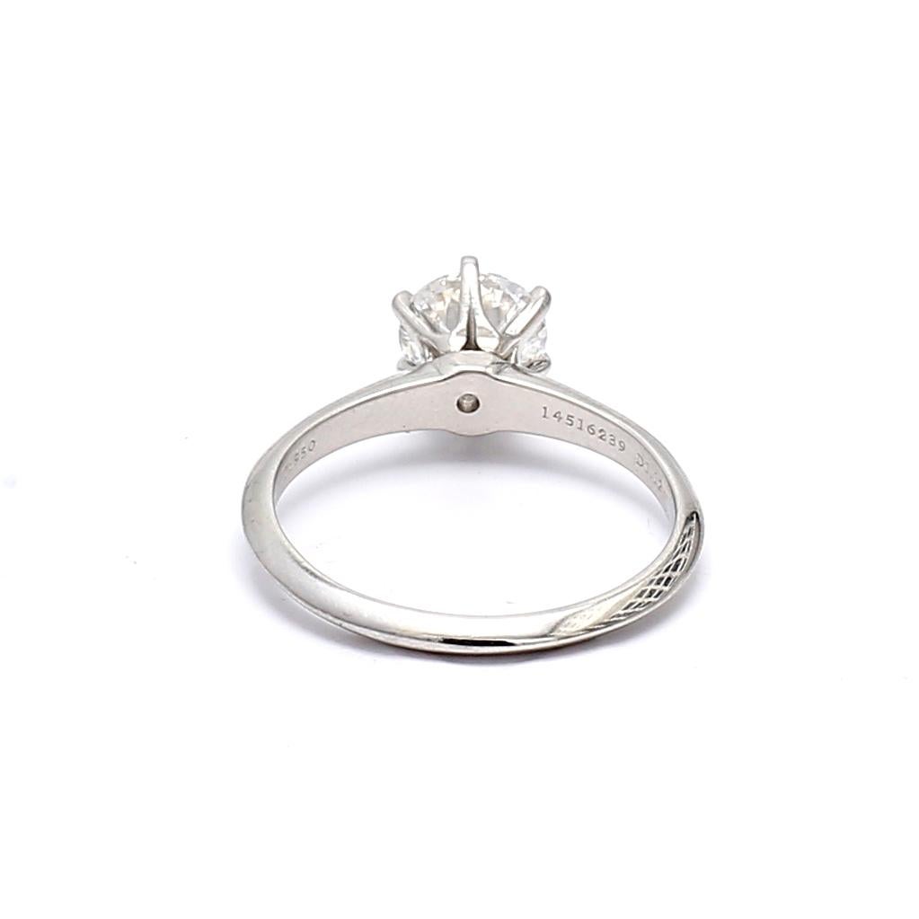 Anillo de compromiso de platino con diamante brillante redondo E-VS1 de 1,12 quilates de Tiffany & Co. en venta 1