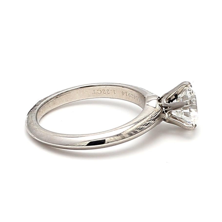 Tiffany & Co Verlobungsring aus Platin mit 1,22 Karat rundem Brillanten F-VVS Diamant im Zustand „Gut“ im Angebot in New York, NY
