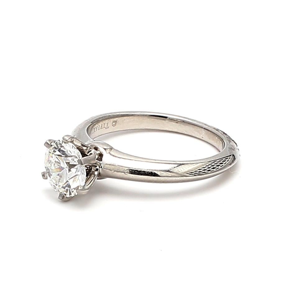 Tiffany & Co Verlobungsring aus Platin mit 1,22 Karat rundem Brillanten F-VVS Diamant im Angebot 2
