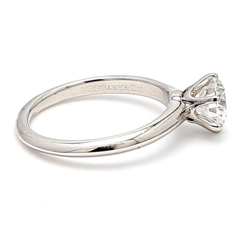 Tiffany and Co 1.26 Carat Round Brilliant Diamond Platinum Engagement Ring In Good Condition For Sale In New York, NY