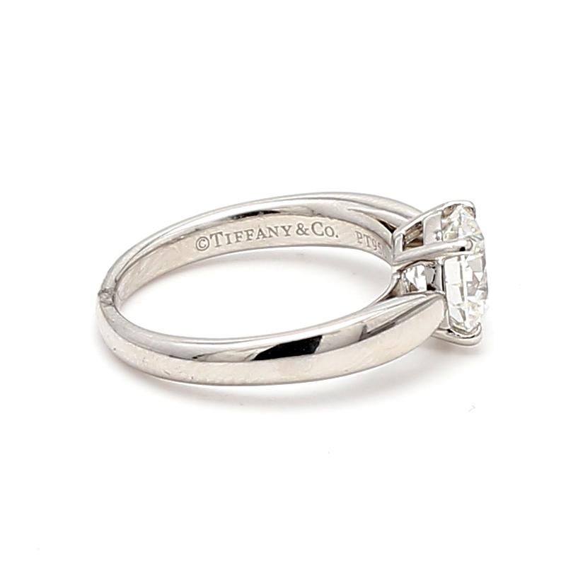 Tiffany and Co 1.27 Carat Round Brilliant Diamond Platinum Engagement Ring In Good Condition For Sale In New York, NY