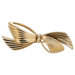 Tiffany and Co 14 Karat Yellow Gold Love Knot Bow 2.2 Inch Brooch 