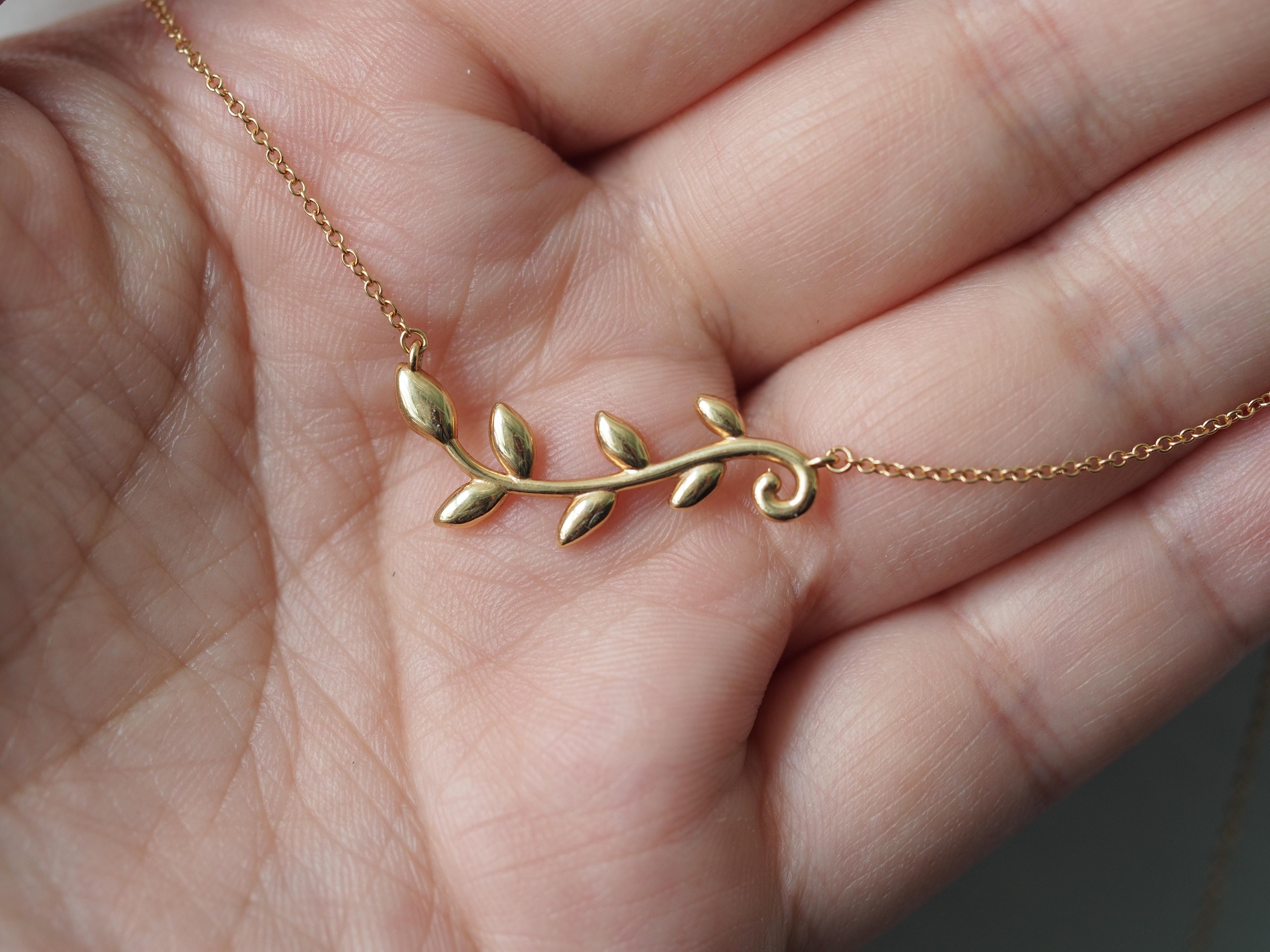 Tiffany and Co 14K Rose Gold Olive Leaf Vine Pendant Necklace In Good Condition In Atlanta, GA