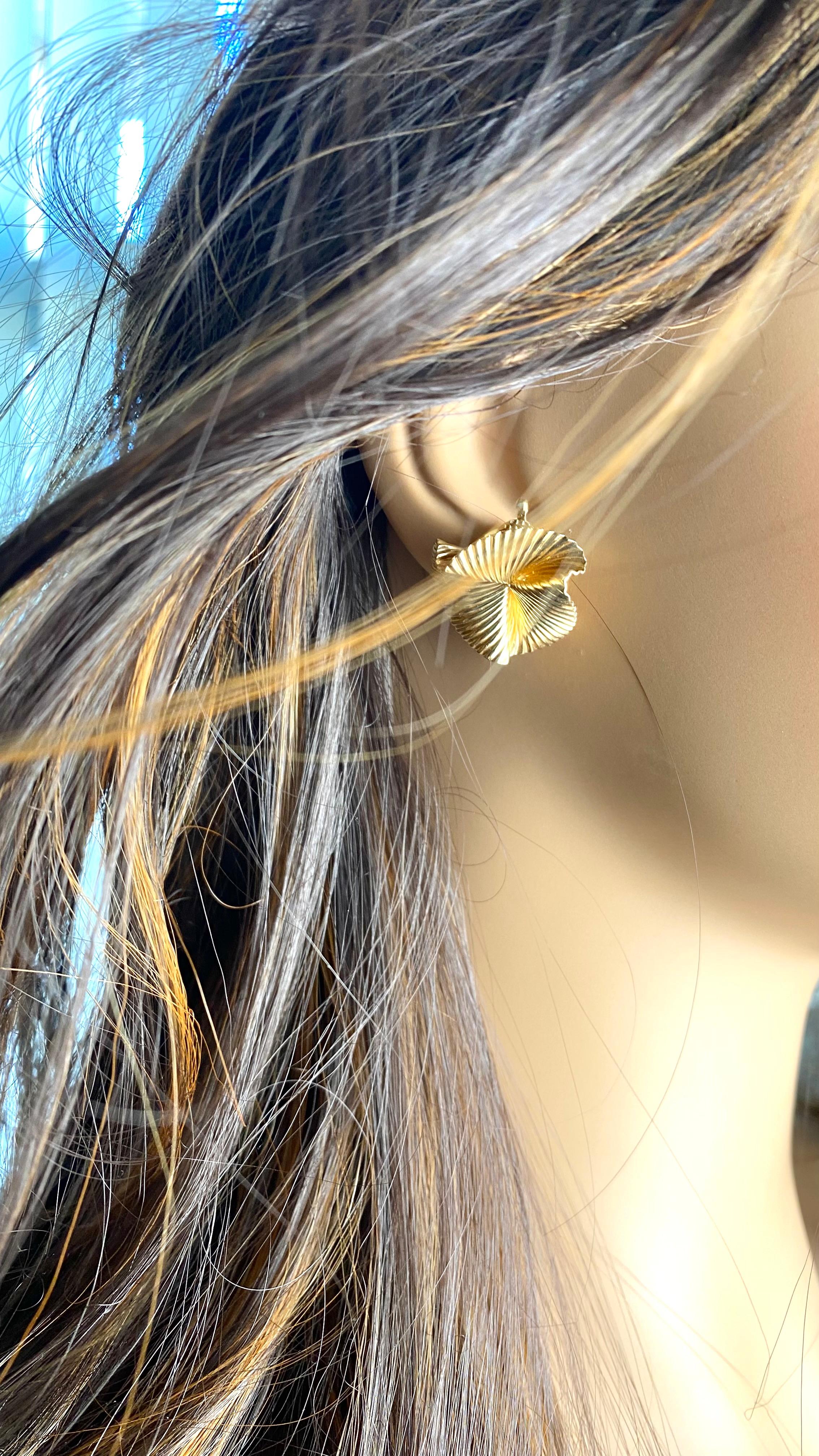 Tiffany and Co. 14K Yellow Gold Fan Pinwheel Omega Back Designer Earrings For Sale 3